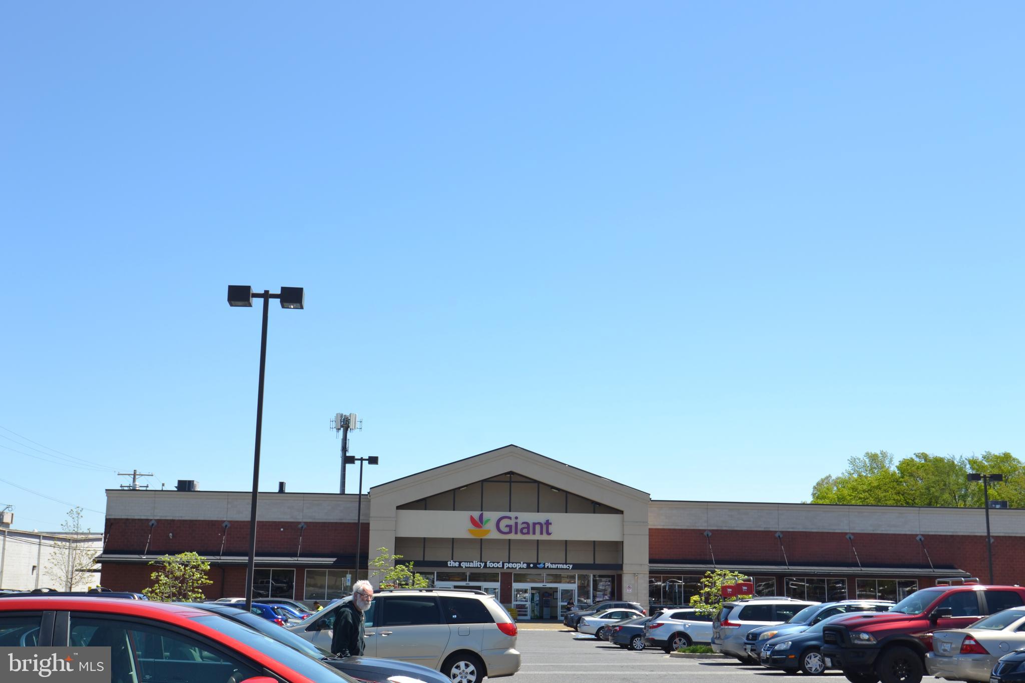 SEVEN COURTS - Residential