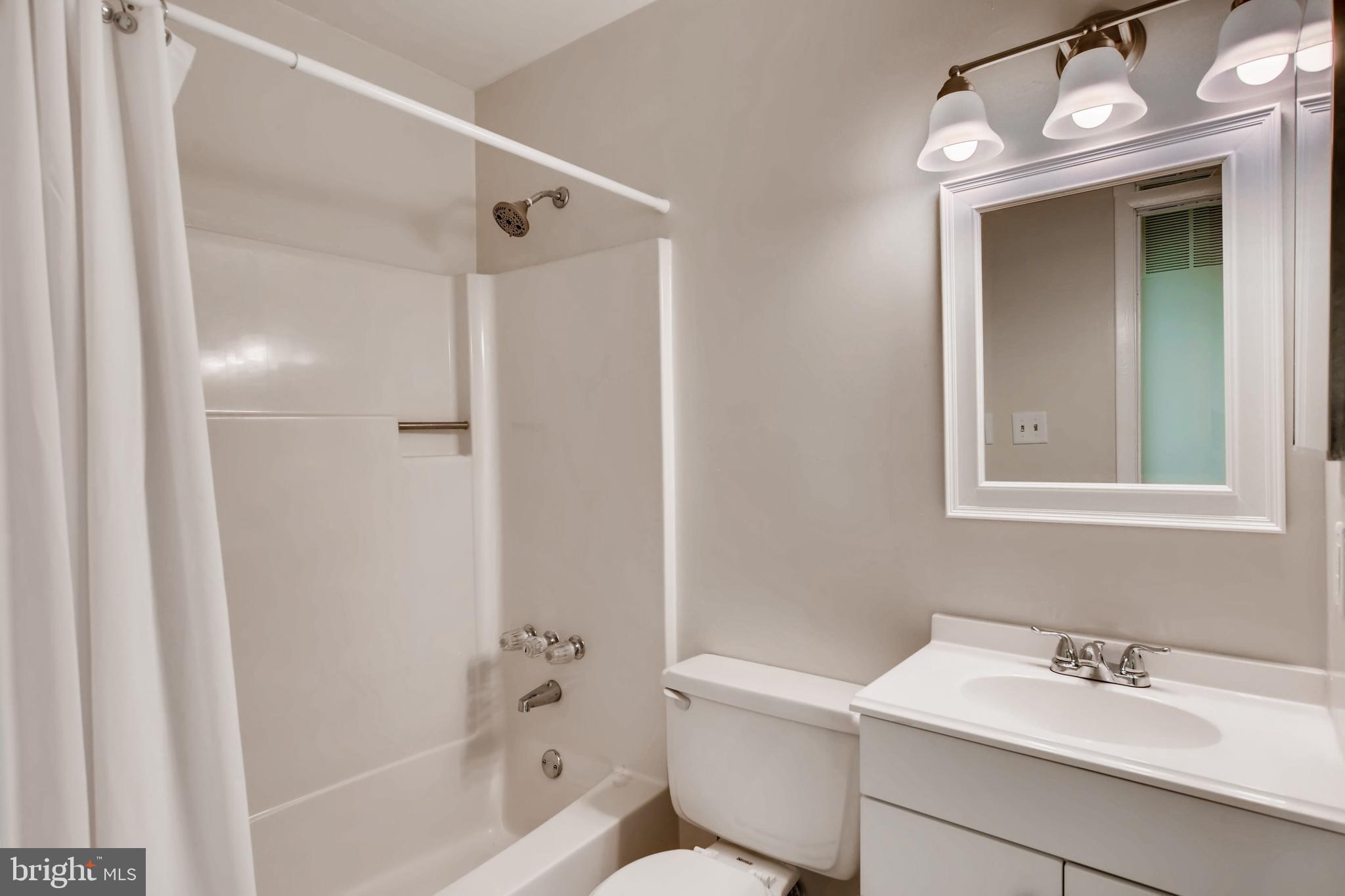 SEVEN COURTS - Residential