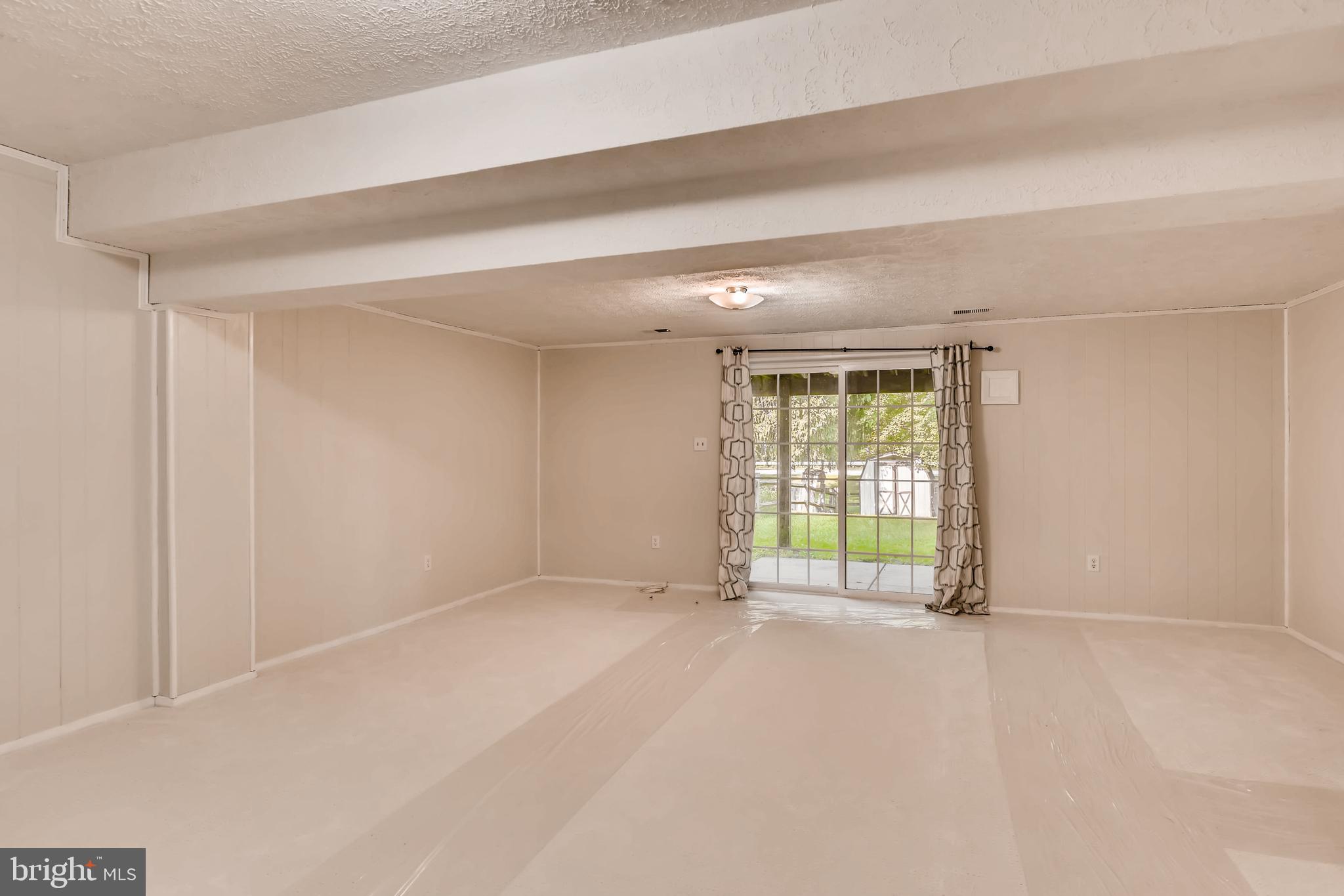 SEVEN COURTS - Residential