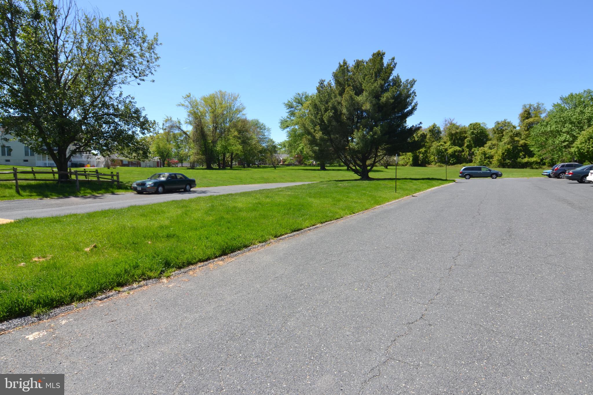 SEVEN COURTS - Residential