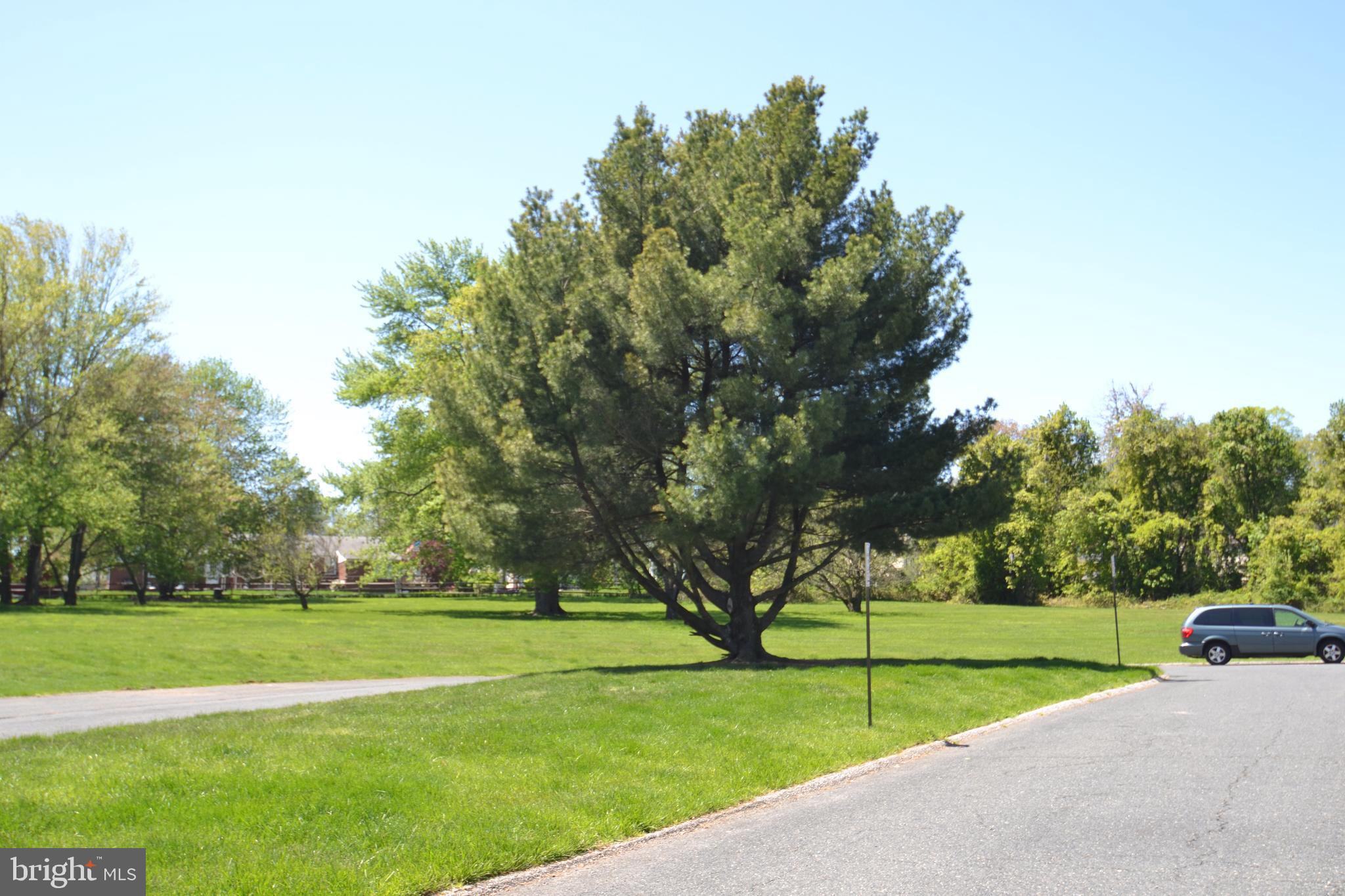 SEVEN COURTS - Residential