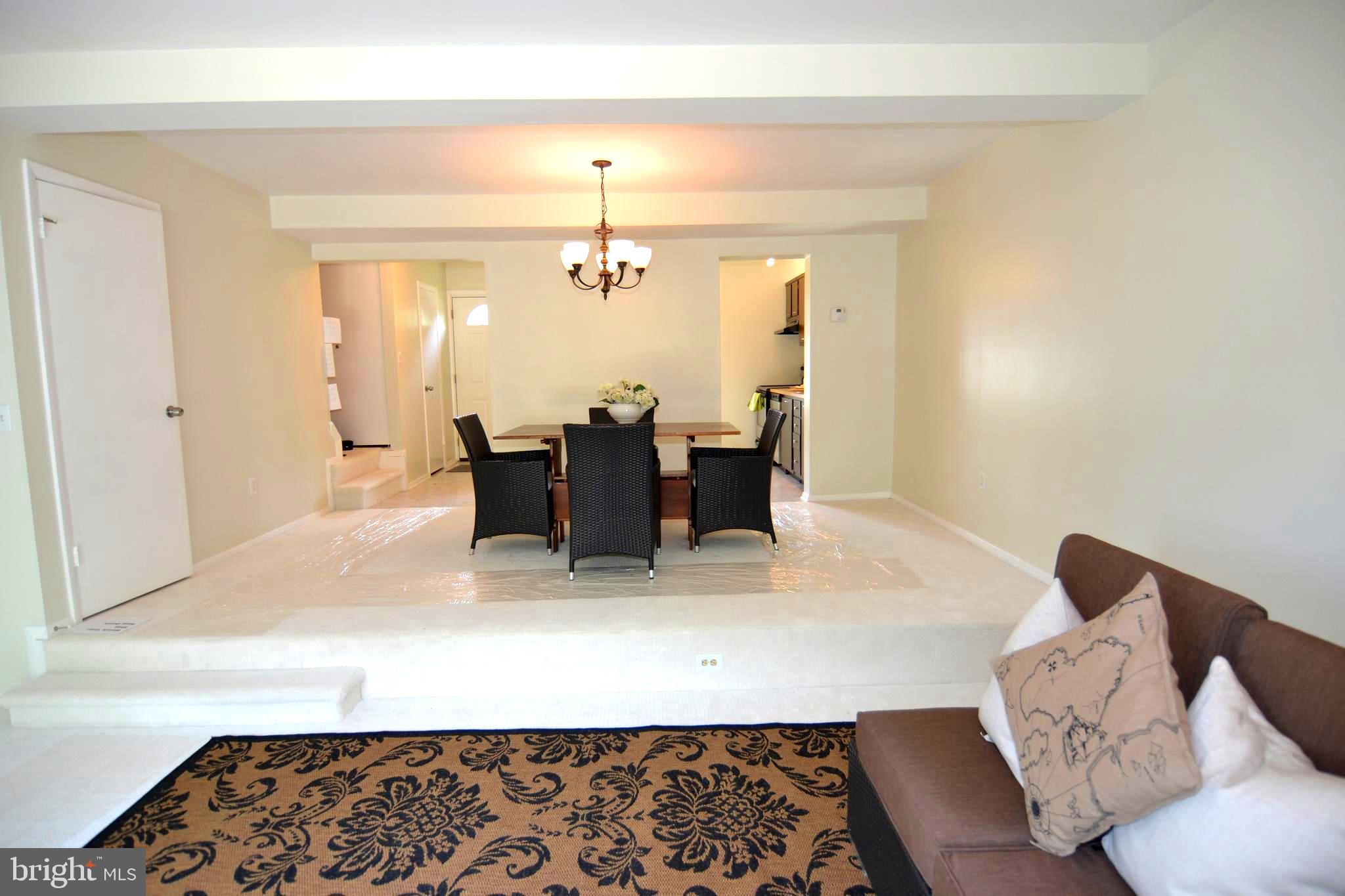 SEVEN COURTS - Residential