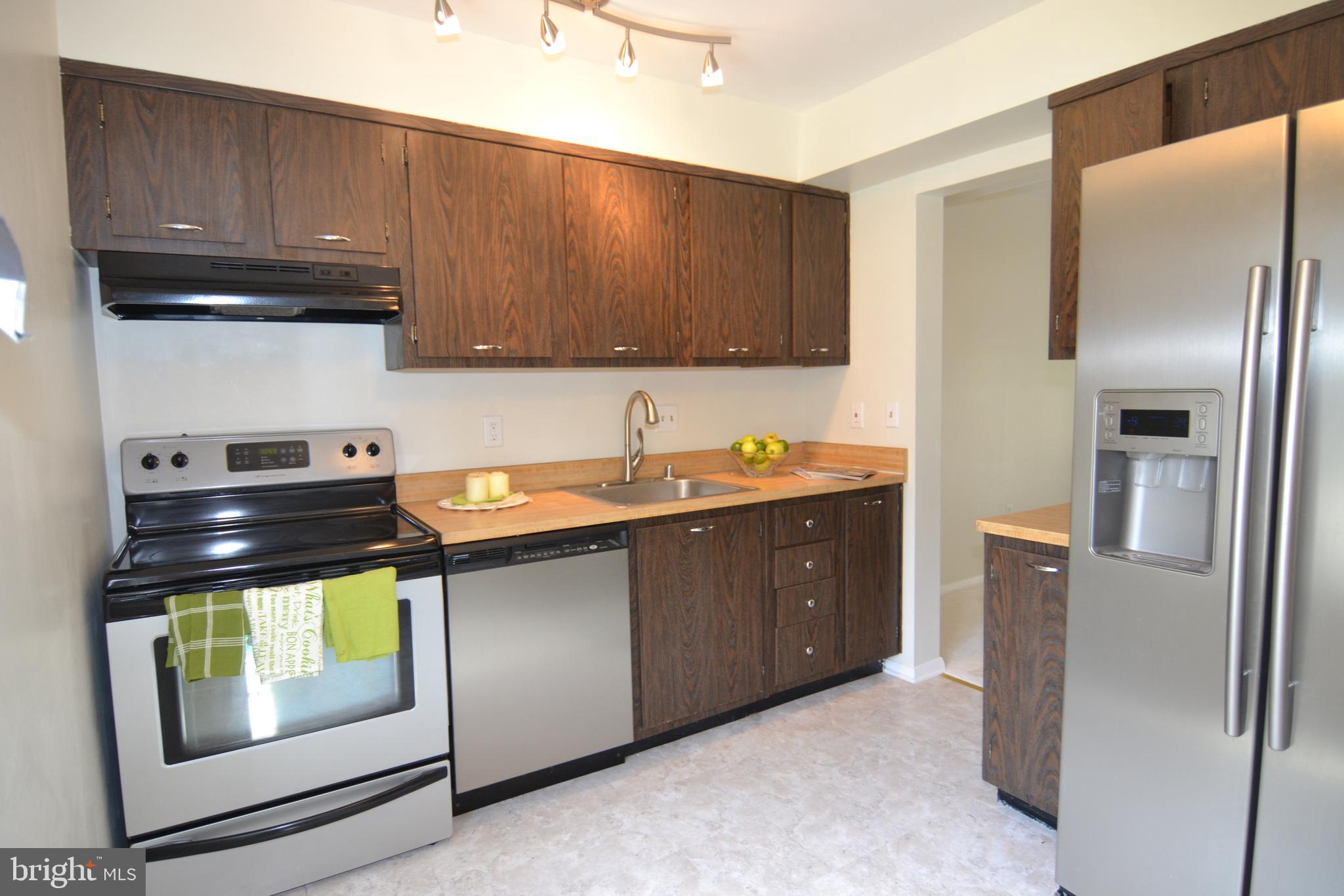 SEVEN COURTS - Residential