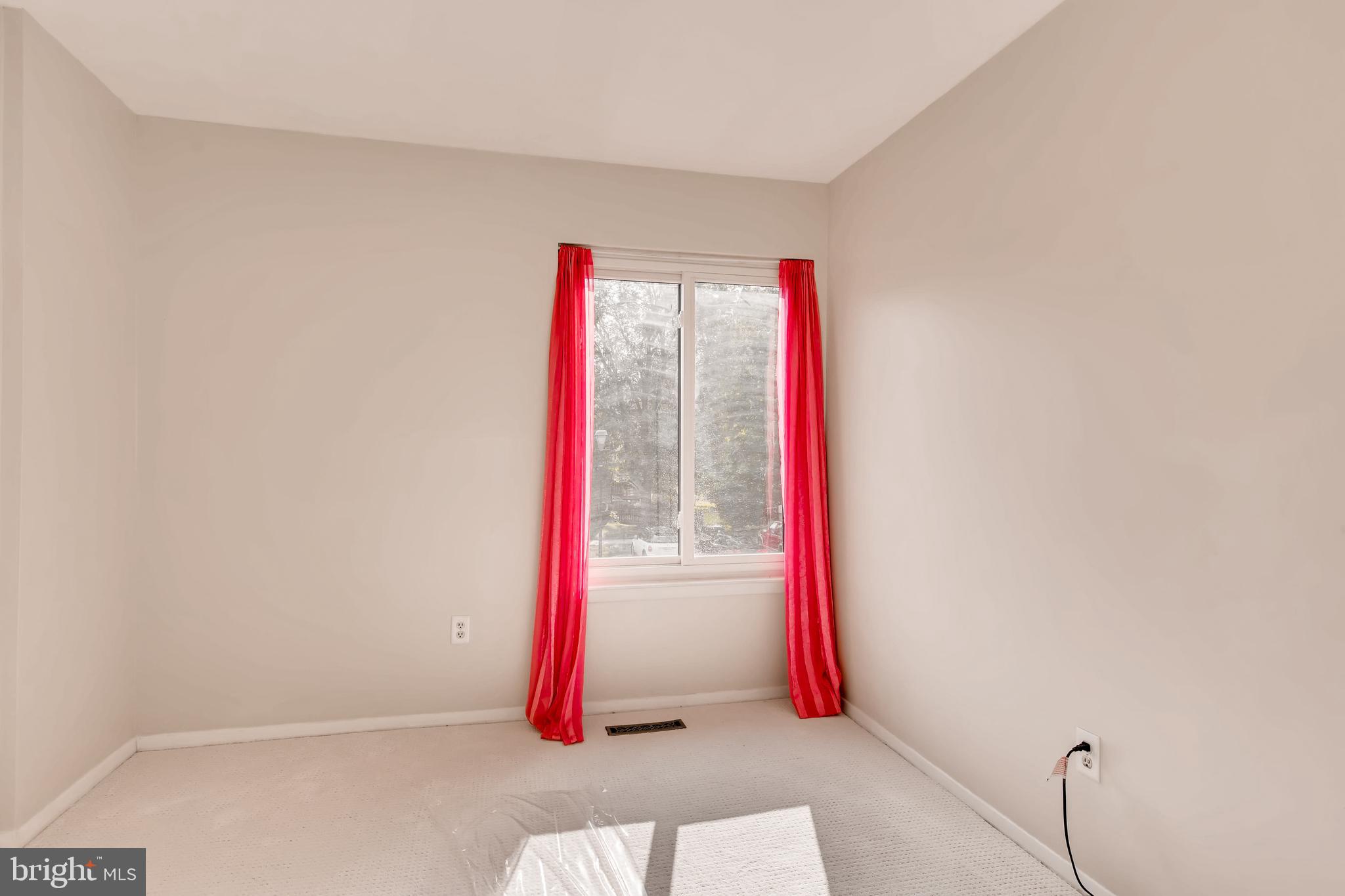 SEVEN COURTS - Residential