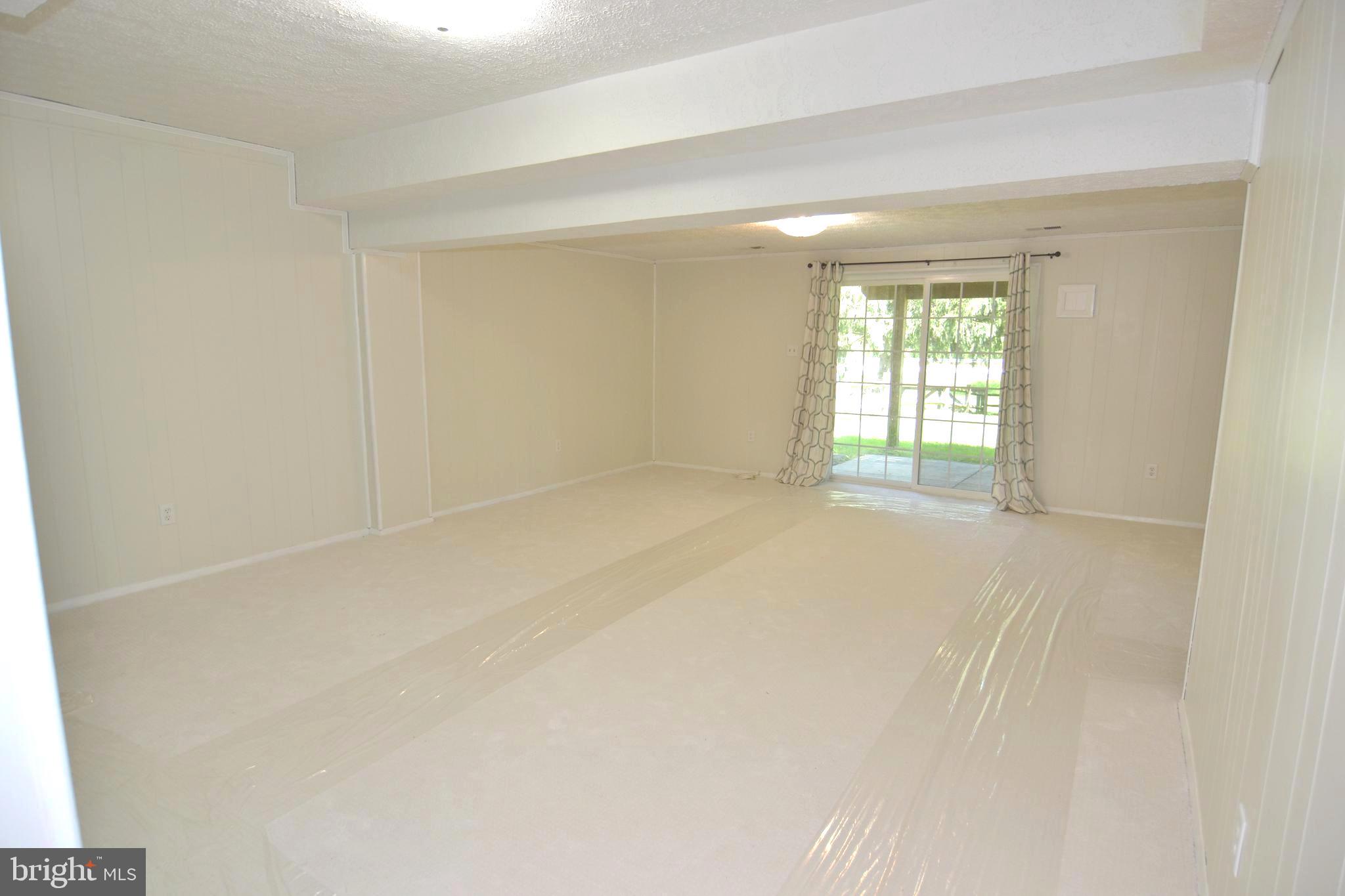 SEVEN COURTS - Residential