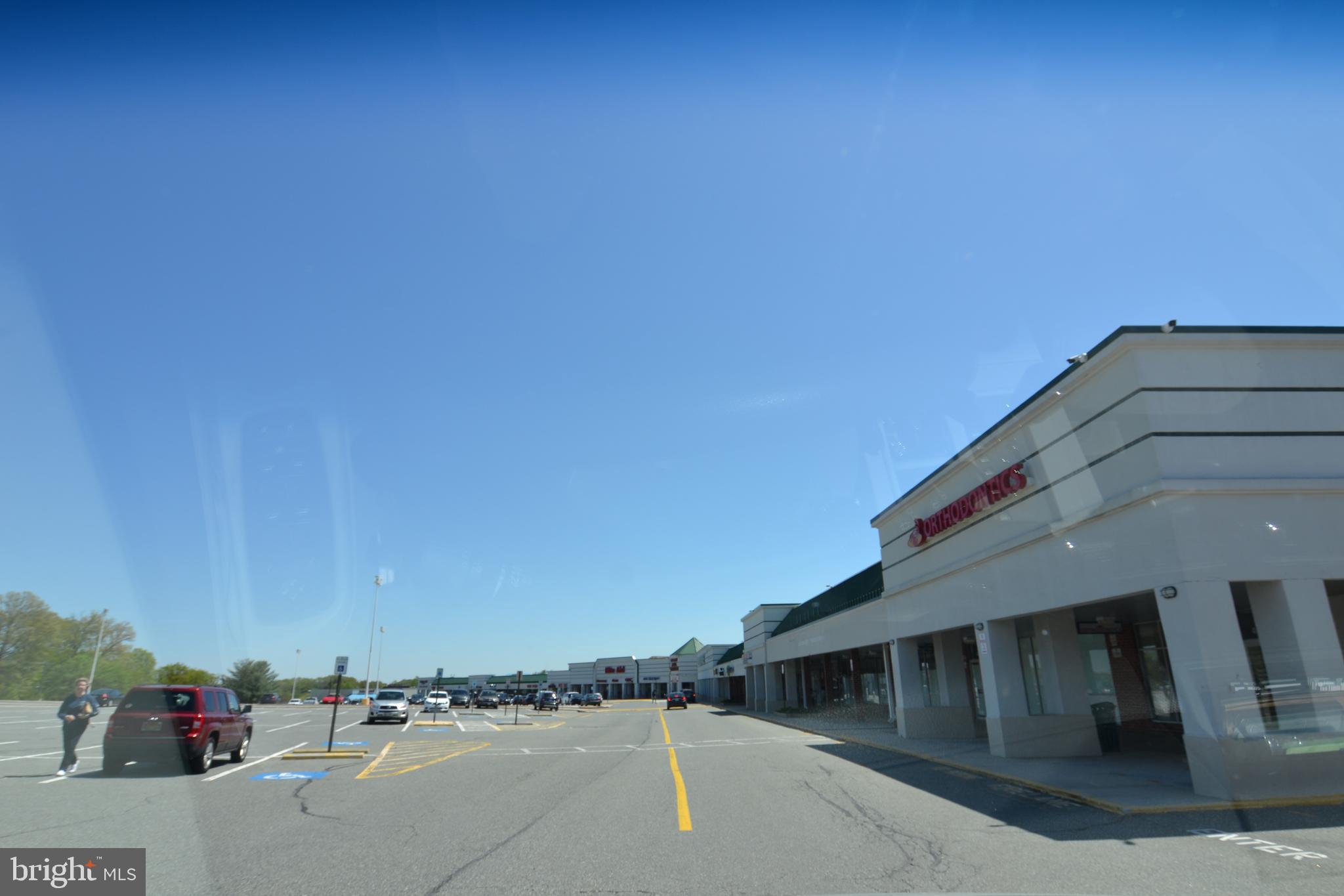 SEVEN COURTS - Residential