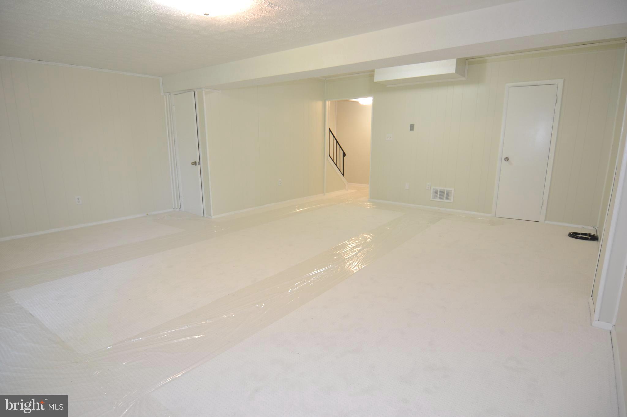 SEVEN COURTS - Residential