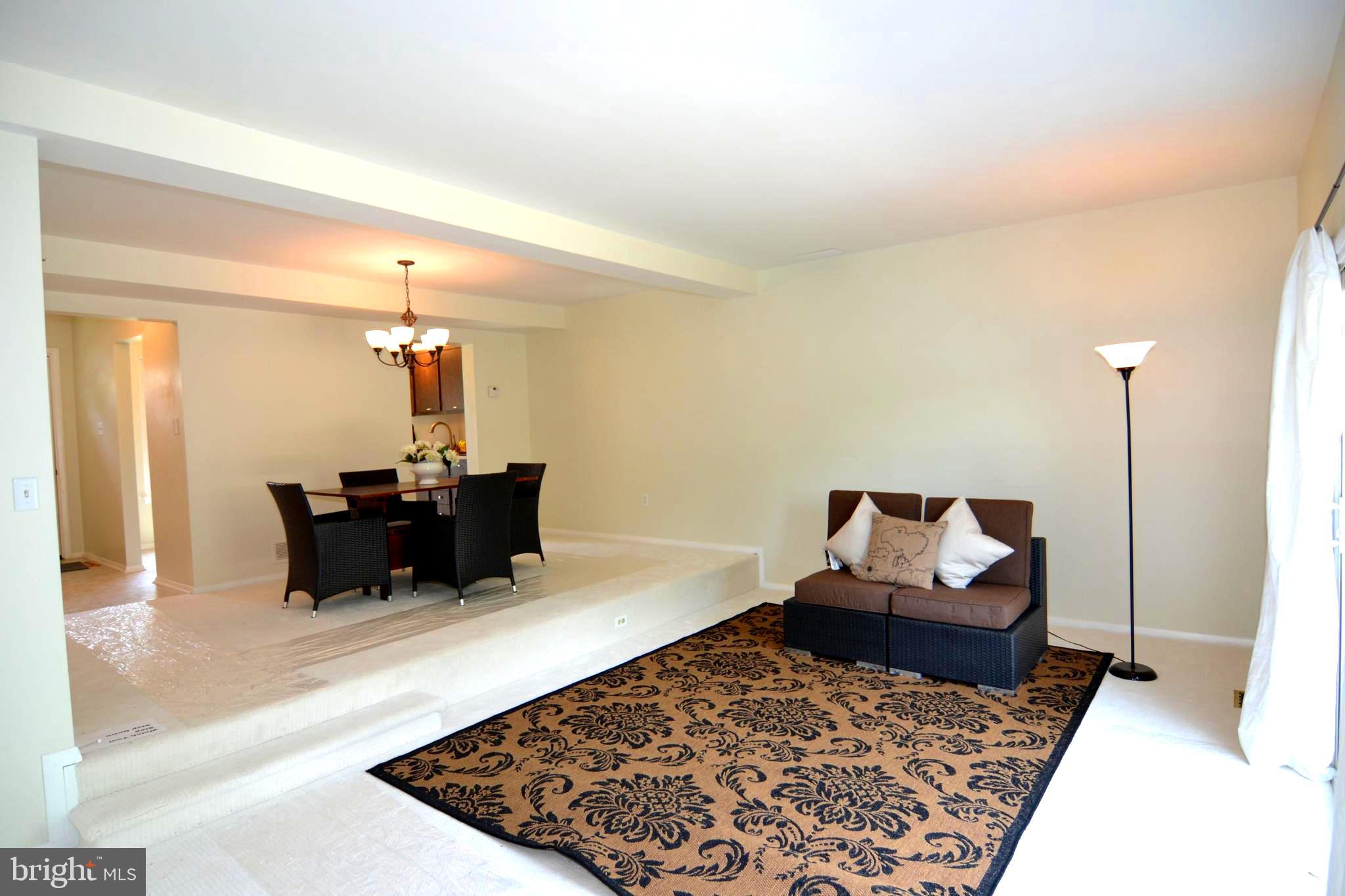 SEVEN COURTS - Residential