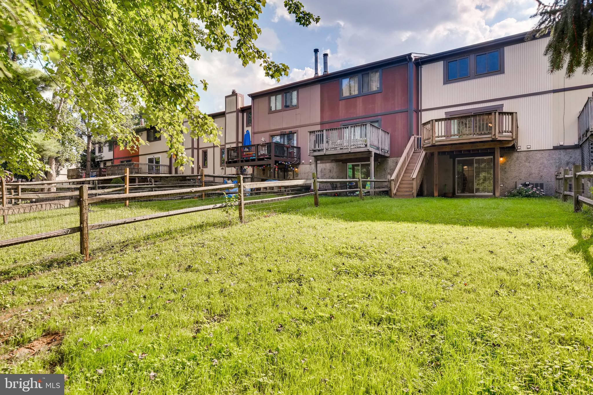 SEVEN COURTS - Residential