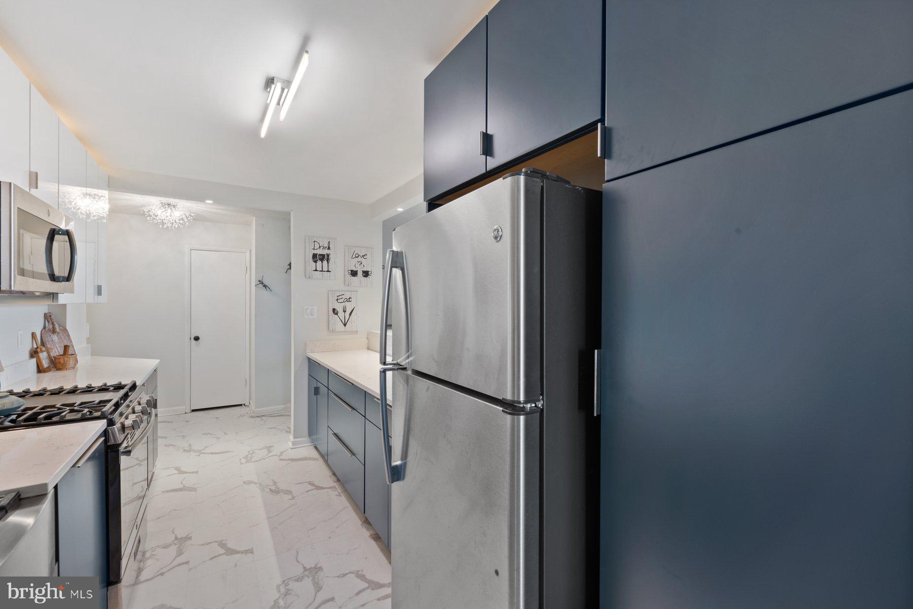 AMERICANA CENTRE - Residential Lease