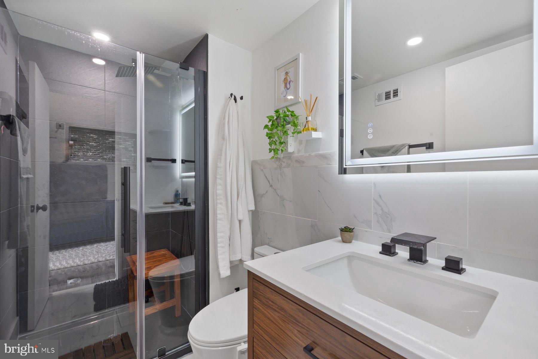 AMERICANA CENTRE - Residential Lease