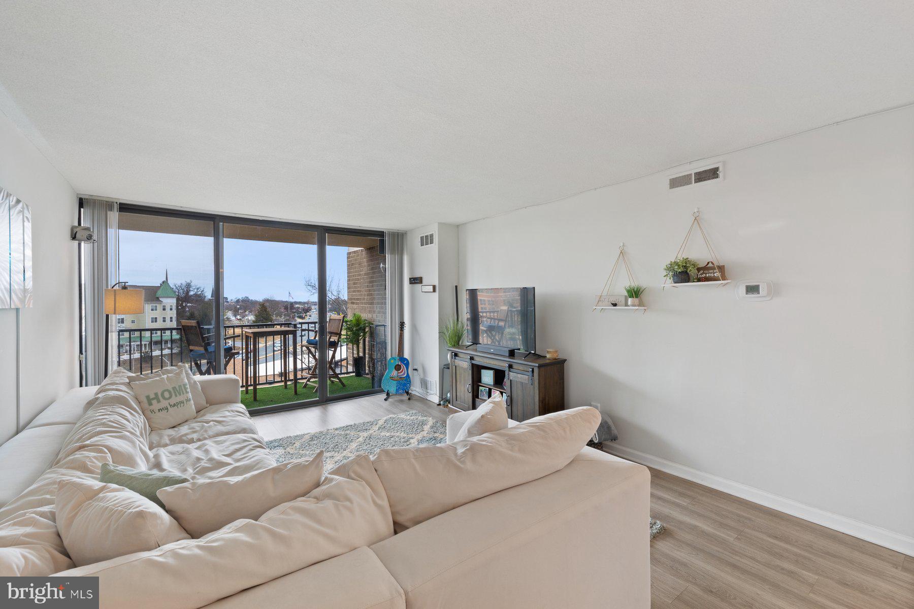 AMERICANA CENTRE - Residential Lease