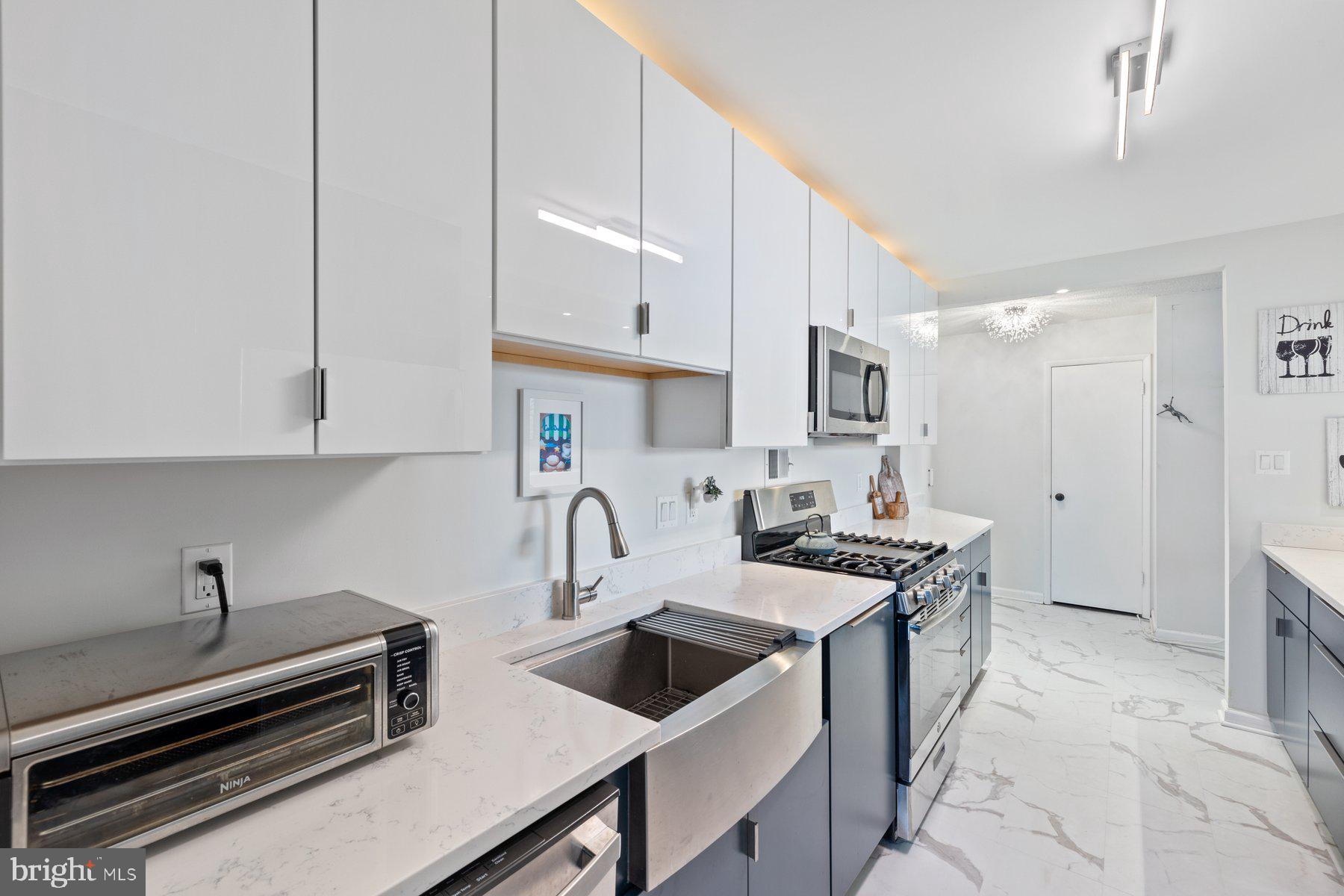 AMERICANA CENTRE - Residential Lease