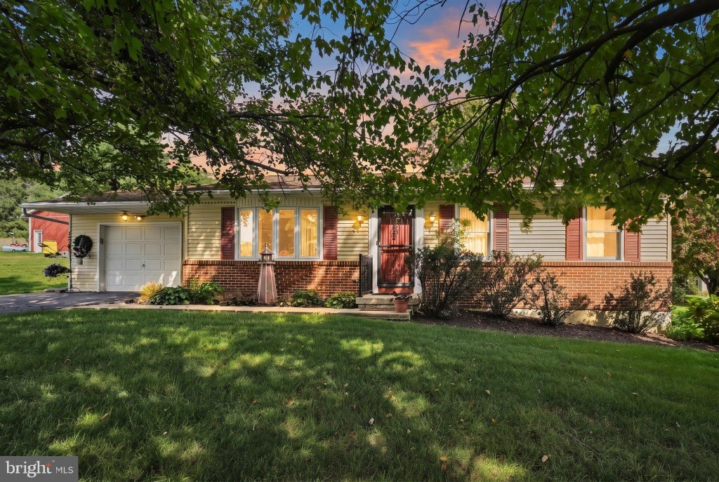 Photo of 1519 E Newport Road, LITITZ, PA 17543 (MLS # PALA2096868)