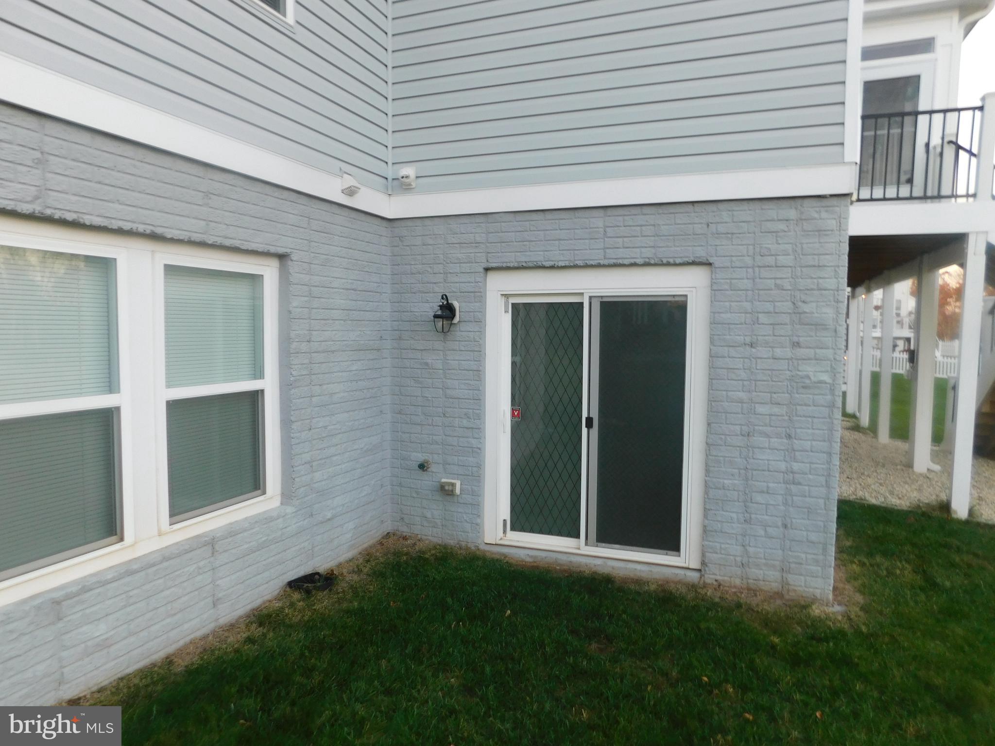 WESTBURY GLEN - Residential Lease