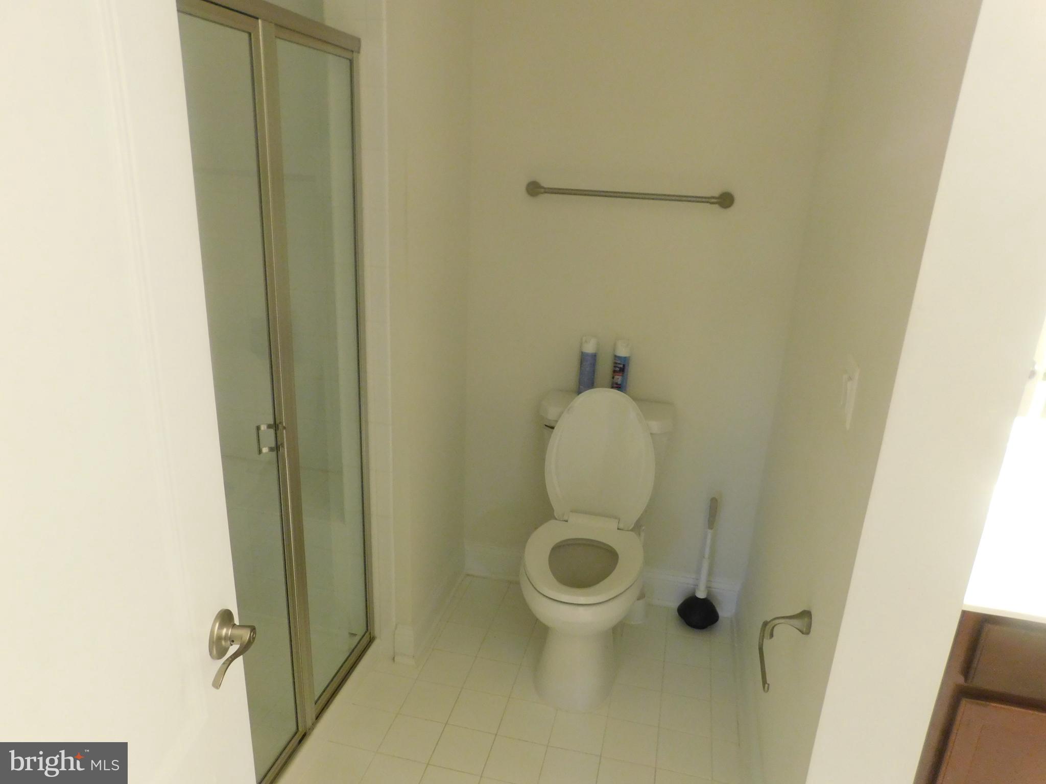 WESTBURY GLEN - Residential Lease