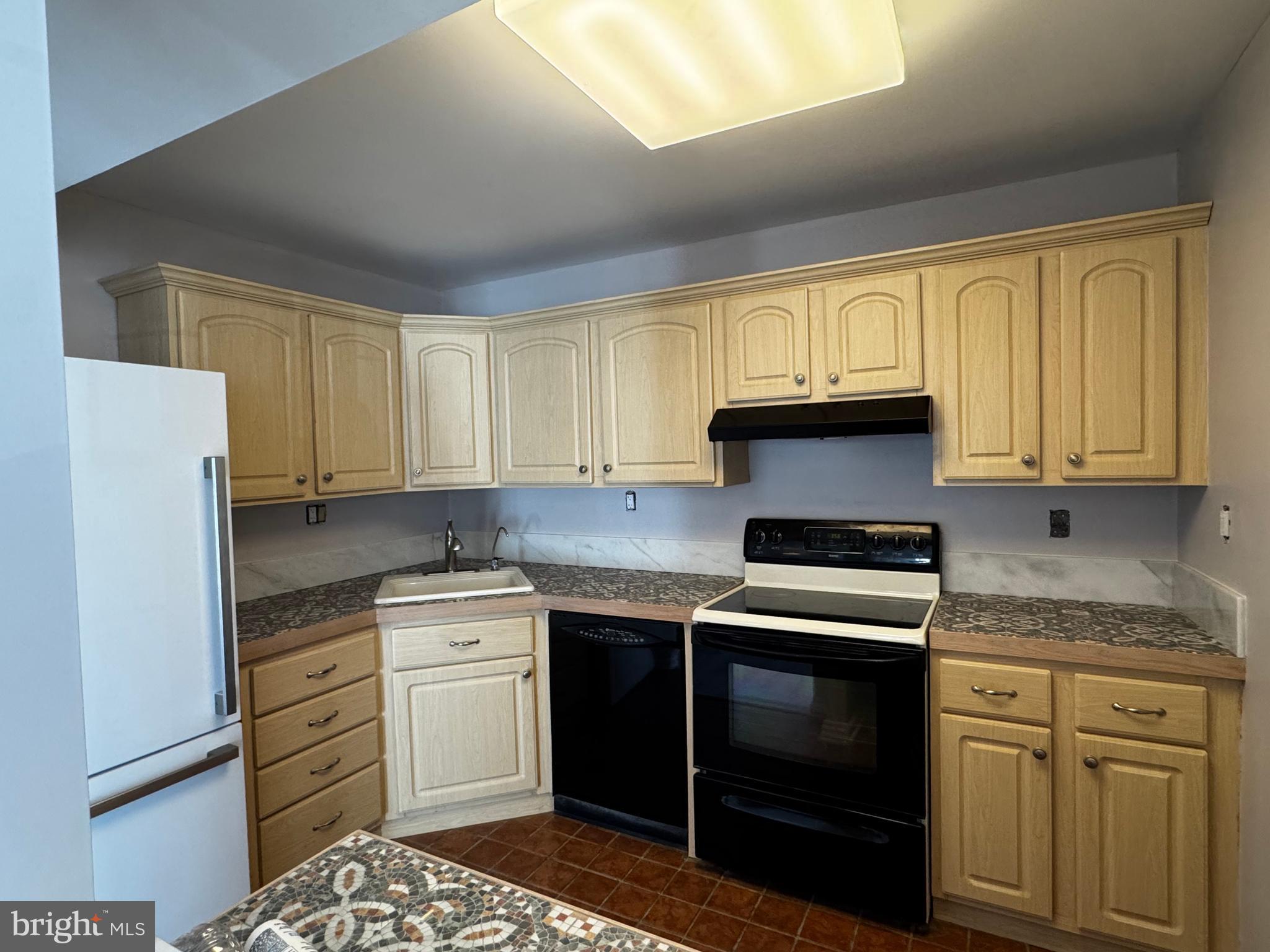 VILLAGE SHIRES - Residential Lease