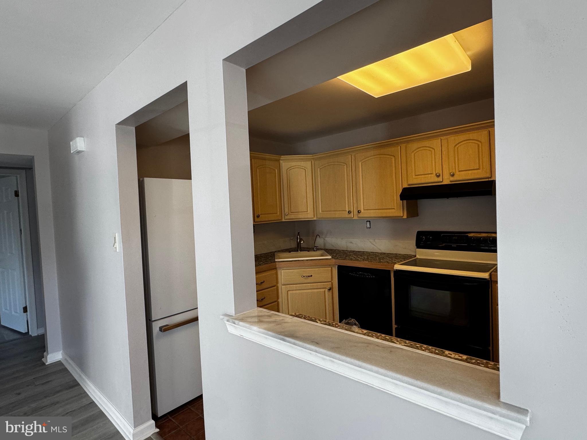 VILLAGE SHIRES - Residential Lease