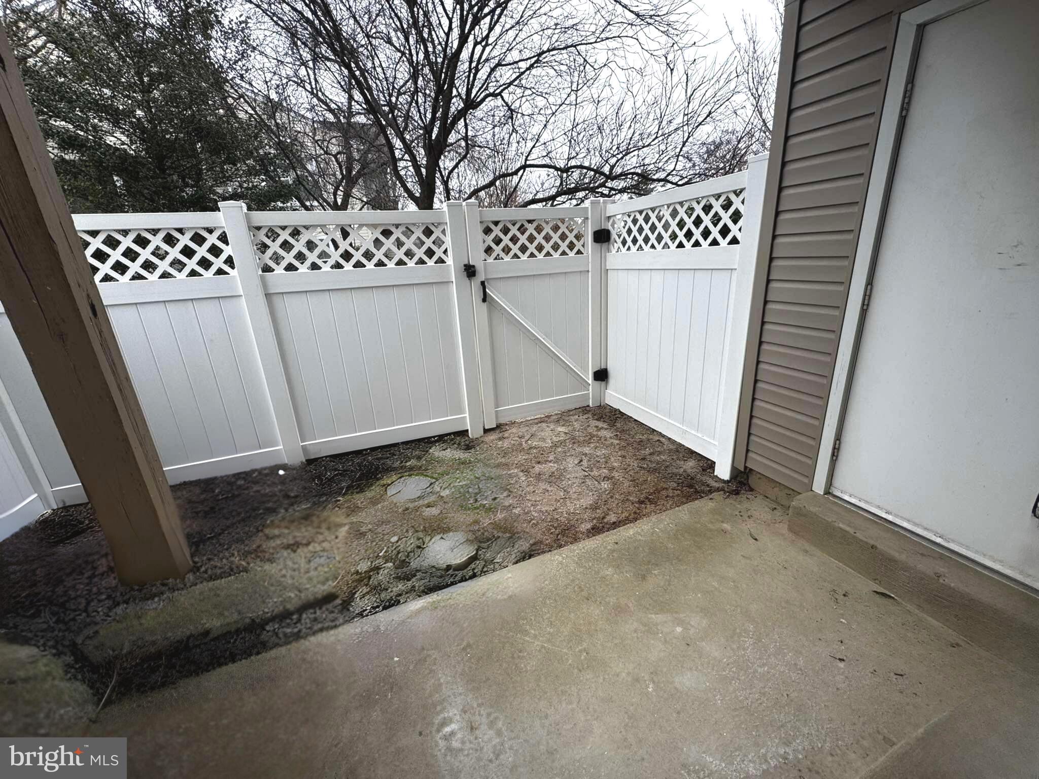 VILLAGE SHIRES - Residential Lease