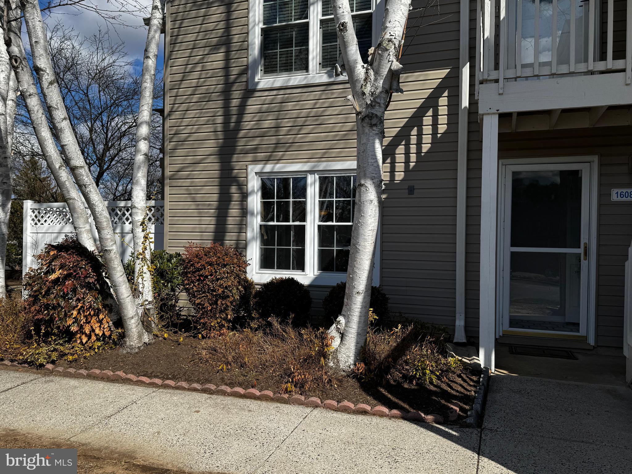 VILLAGE SHIRES - Residential Lease