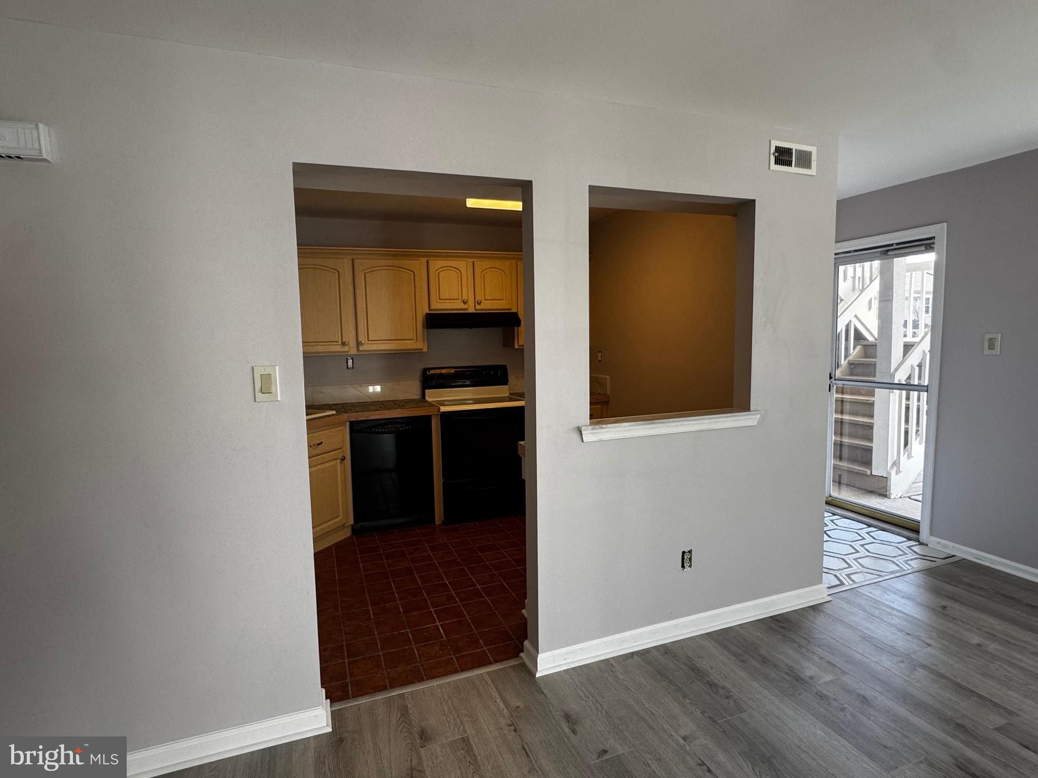 VILLAGE SHIRES - Residential Lease