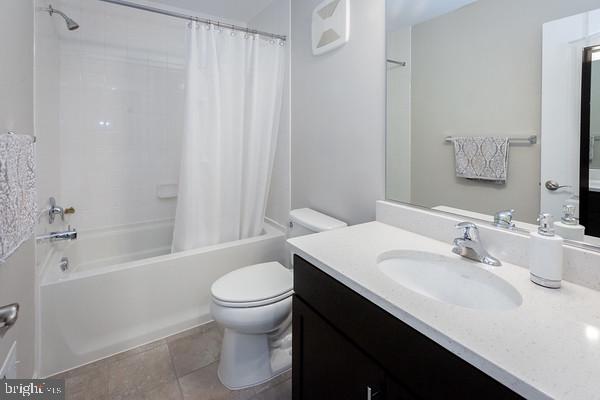 RIVERWALK AT CROFTON - Residential Lease