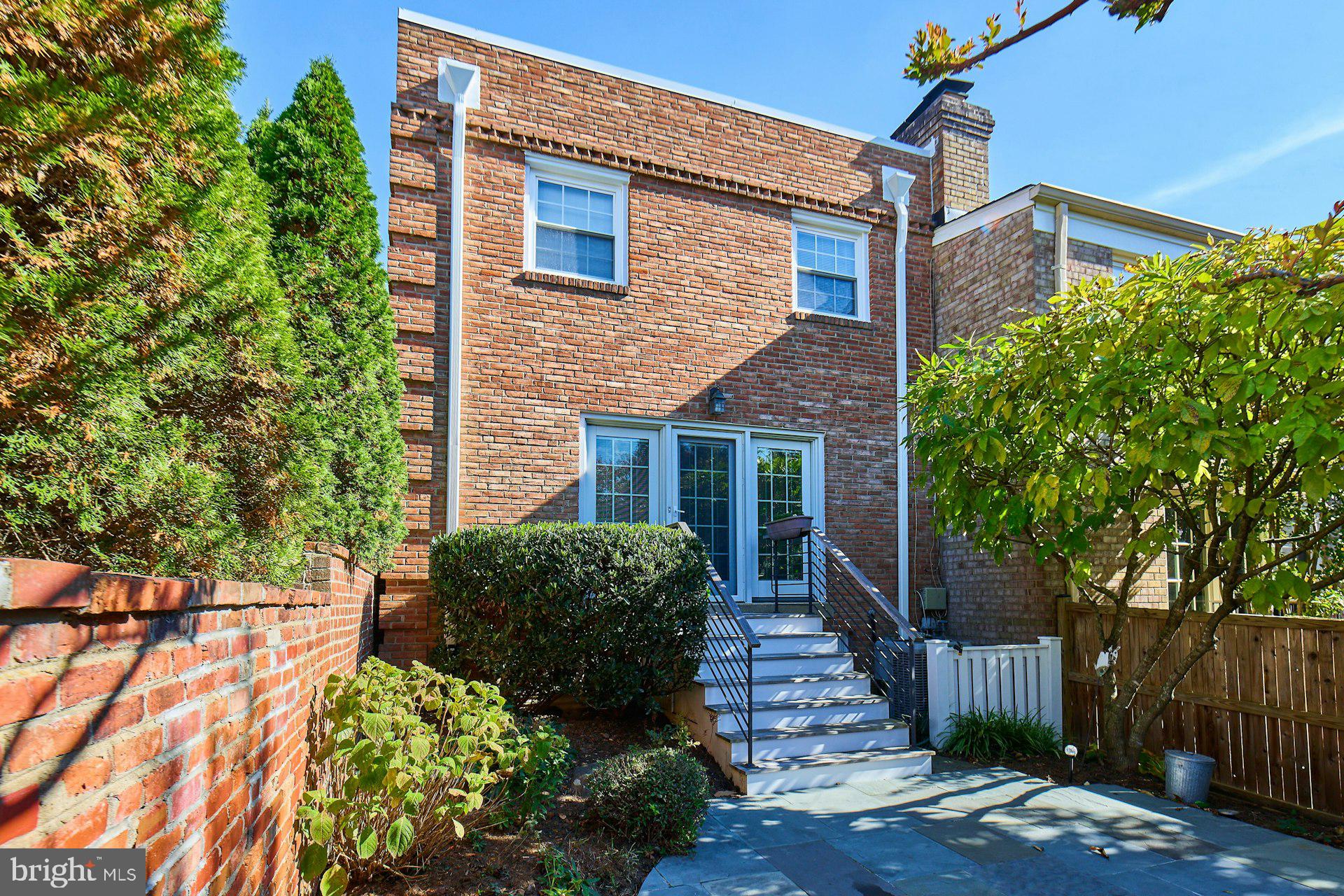 KINGS MANOR - Residential