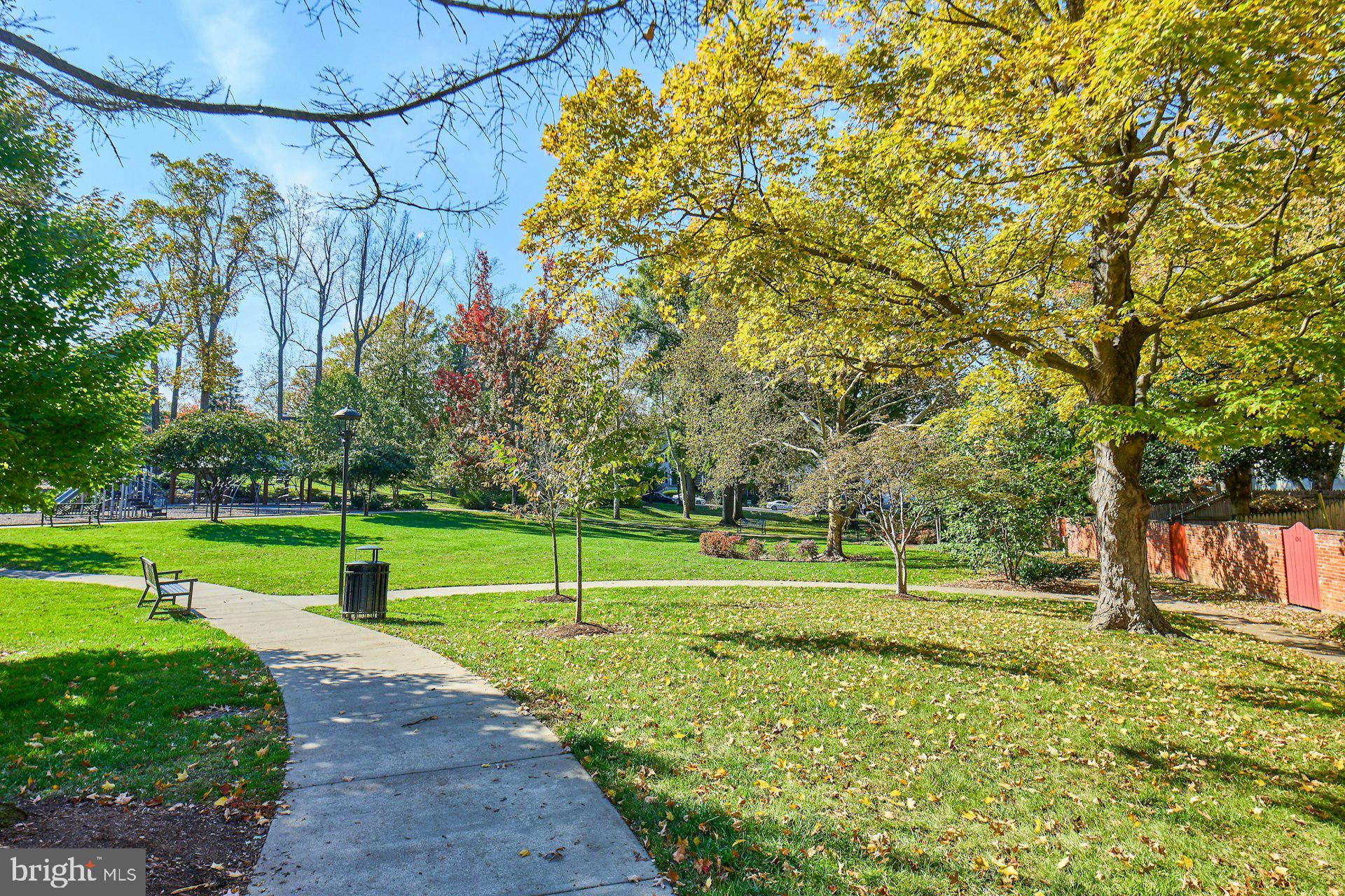 KINGS MANOR - Residential