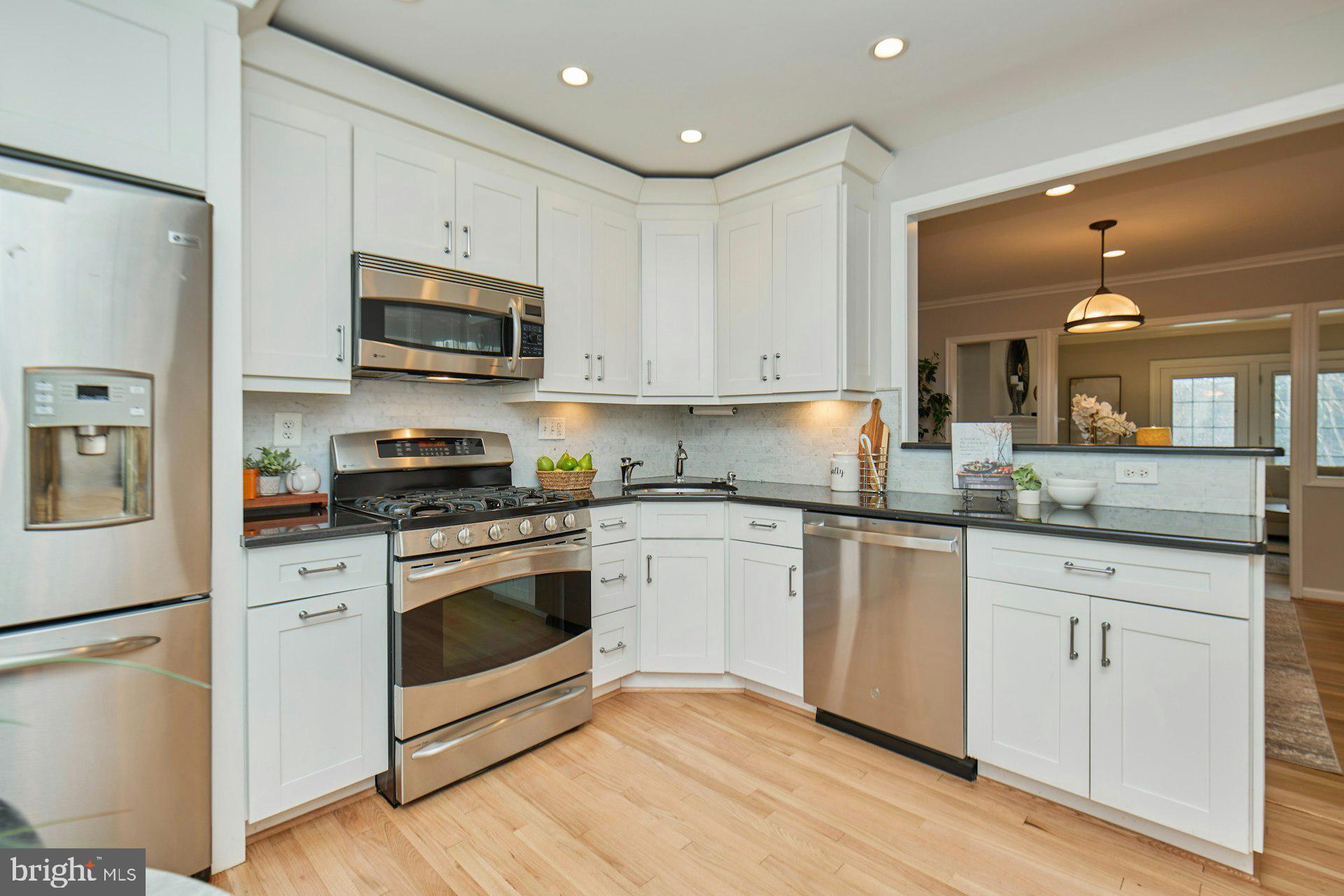 KINGS MANOR - Residential