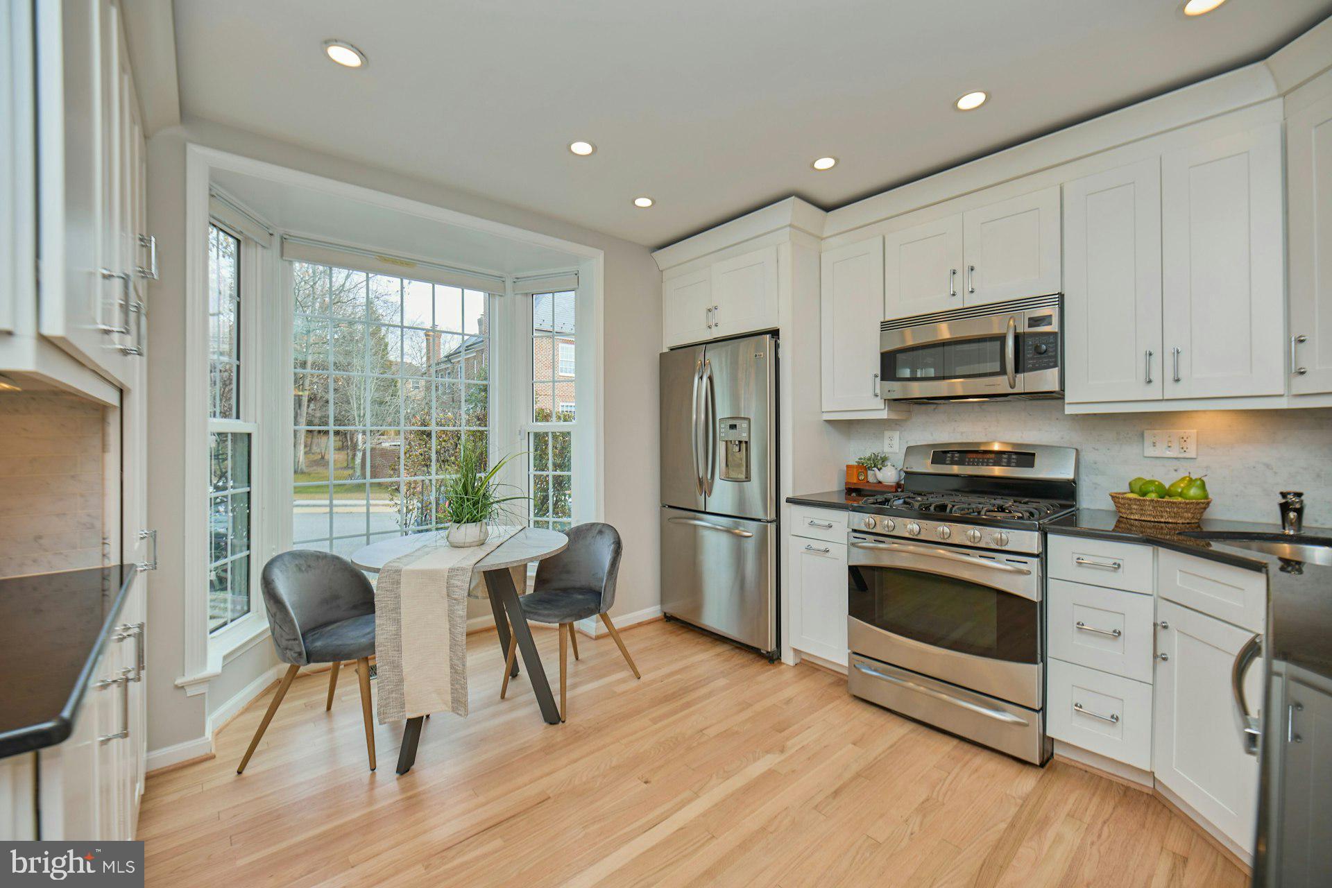 KINGS MANOR - Residential