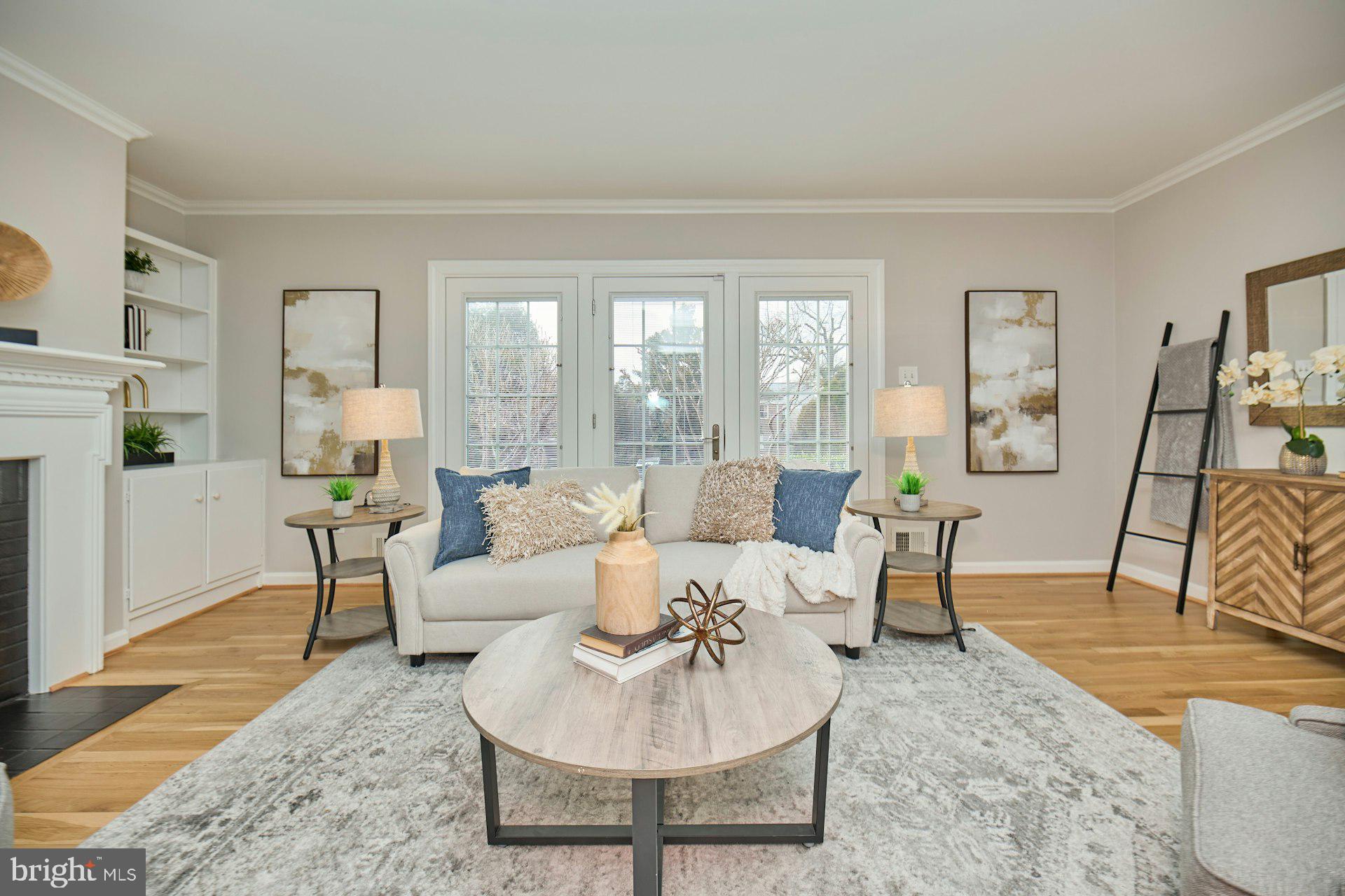 KINGS MANOR - Residential