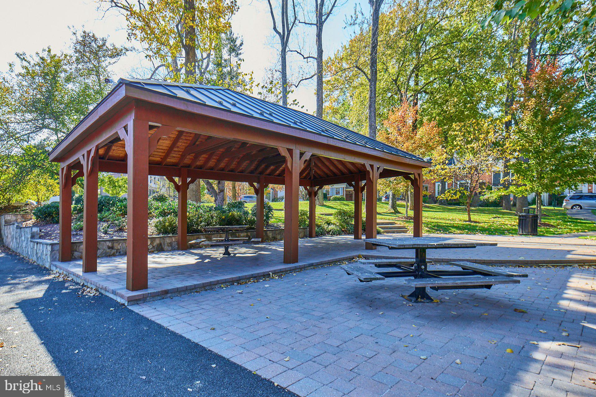 KINGS MANOR - Residential