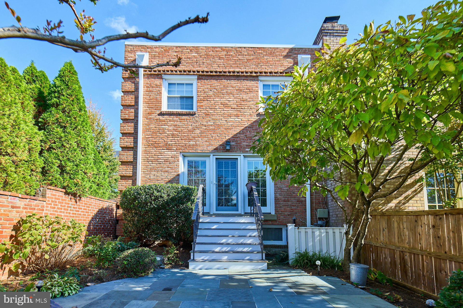 KINGS MANOR - Residential