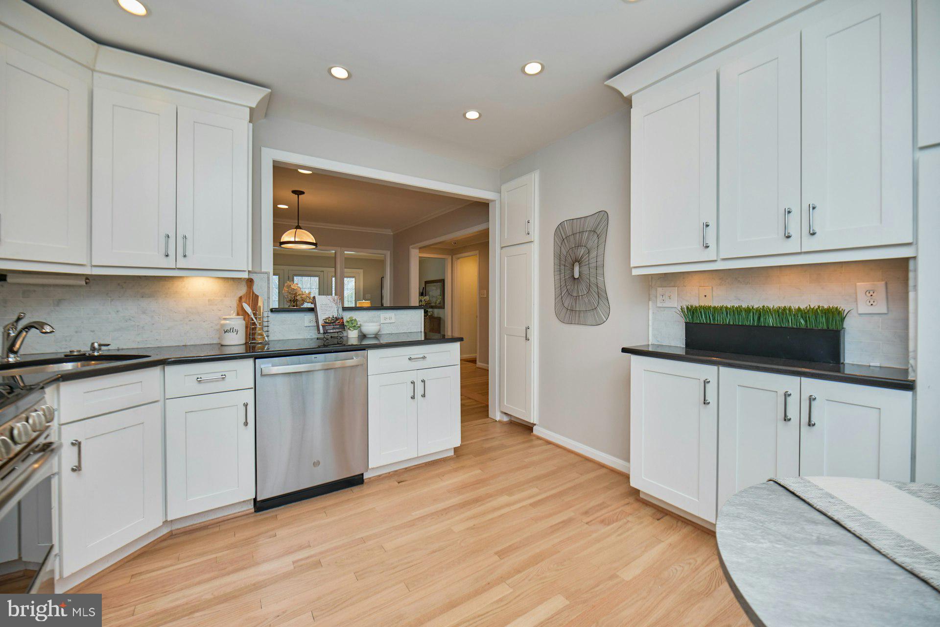 KINGS MANOR - Residential