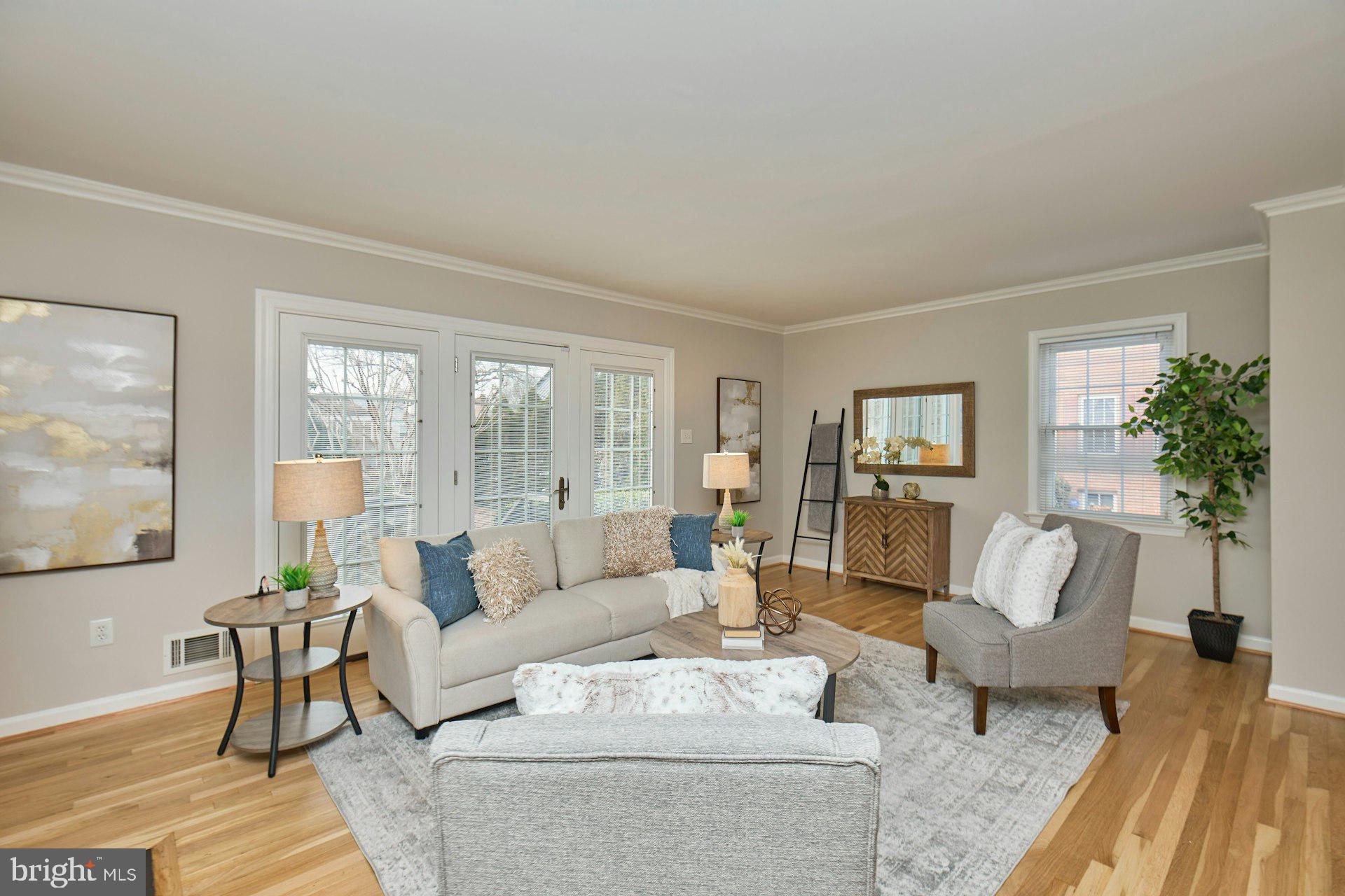 KINGS MANOR - Residential