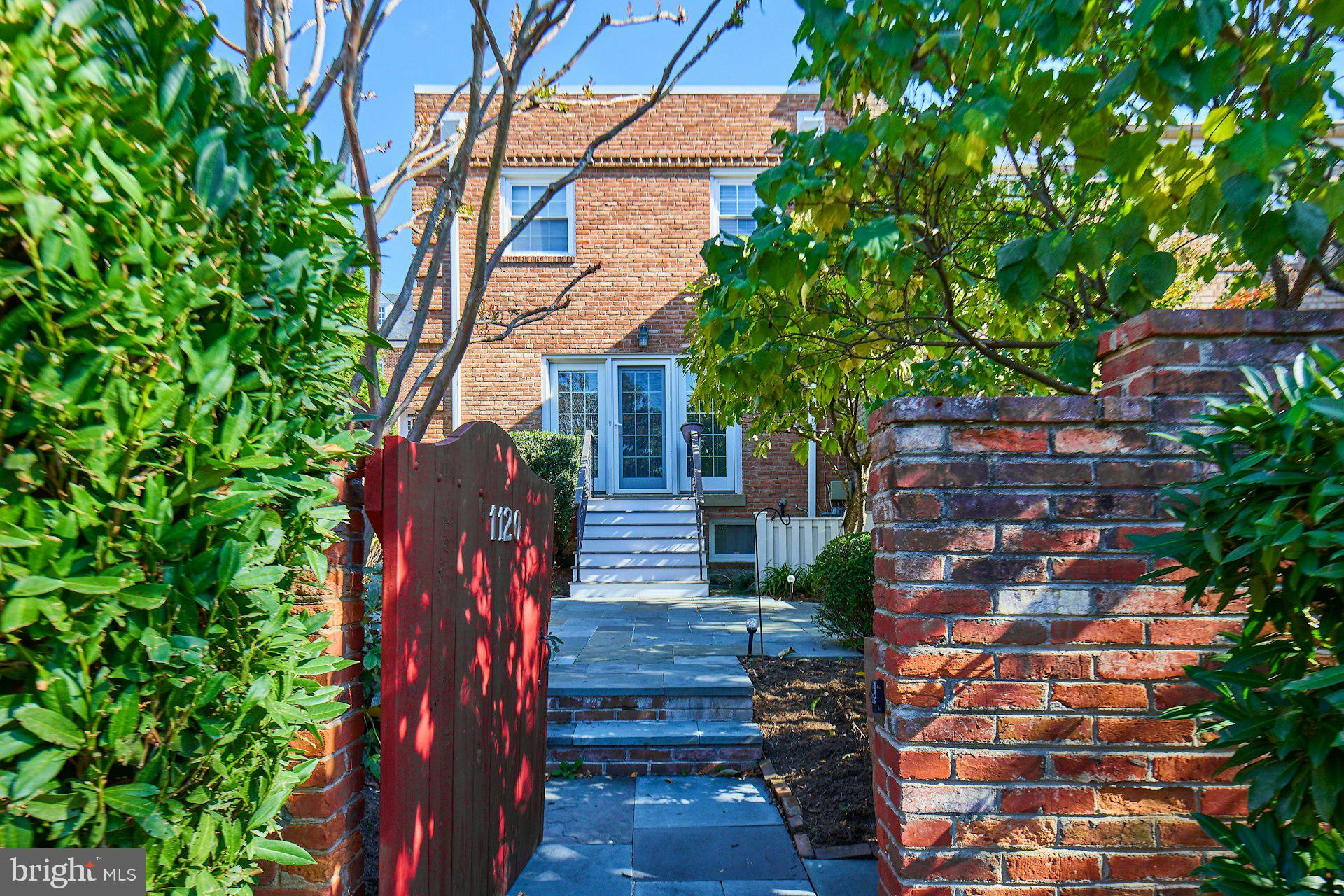 KINGS MANOR - Residential