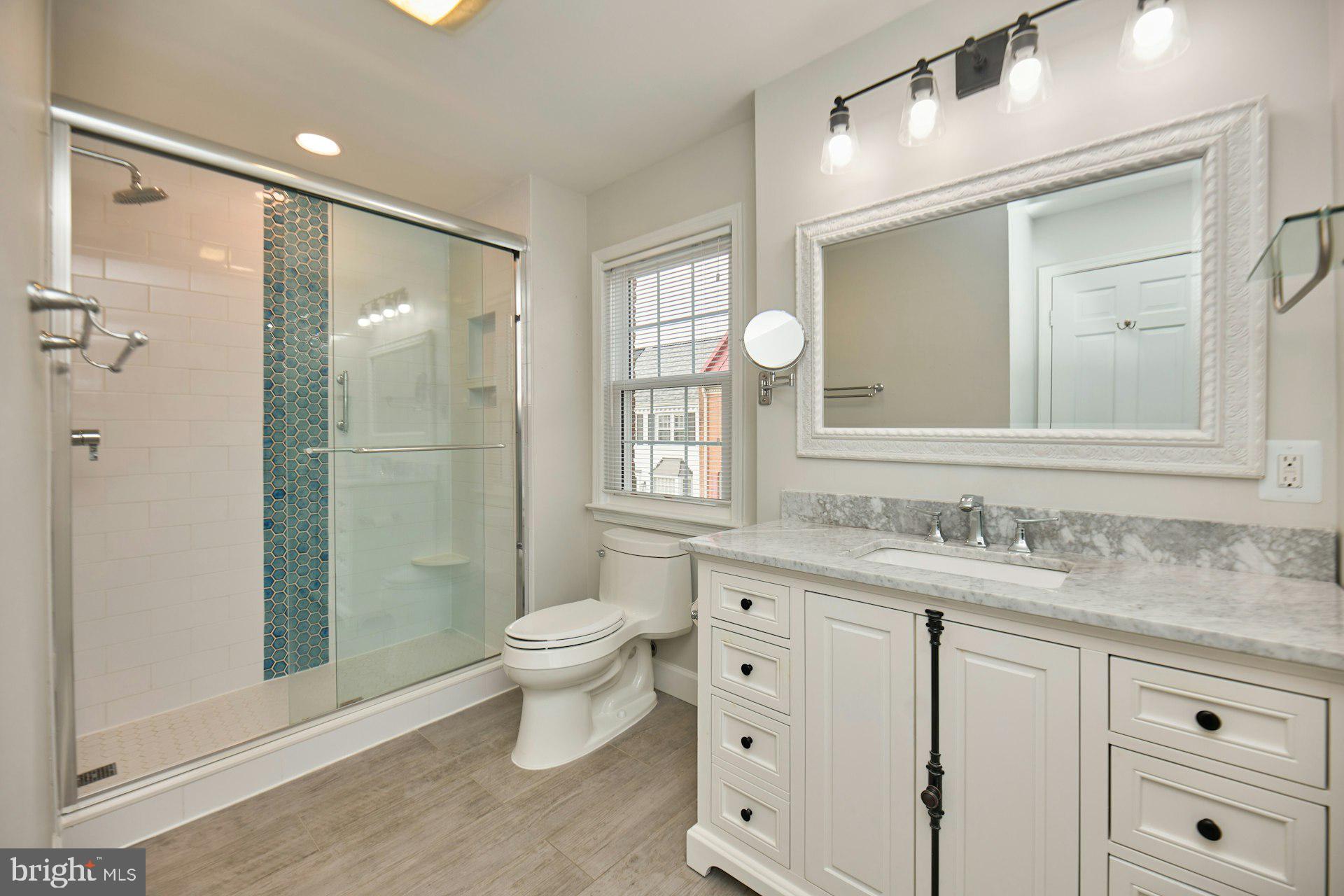 KINGS MANOR - Residential