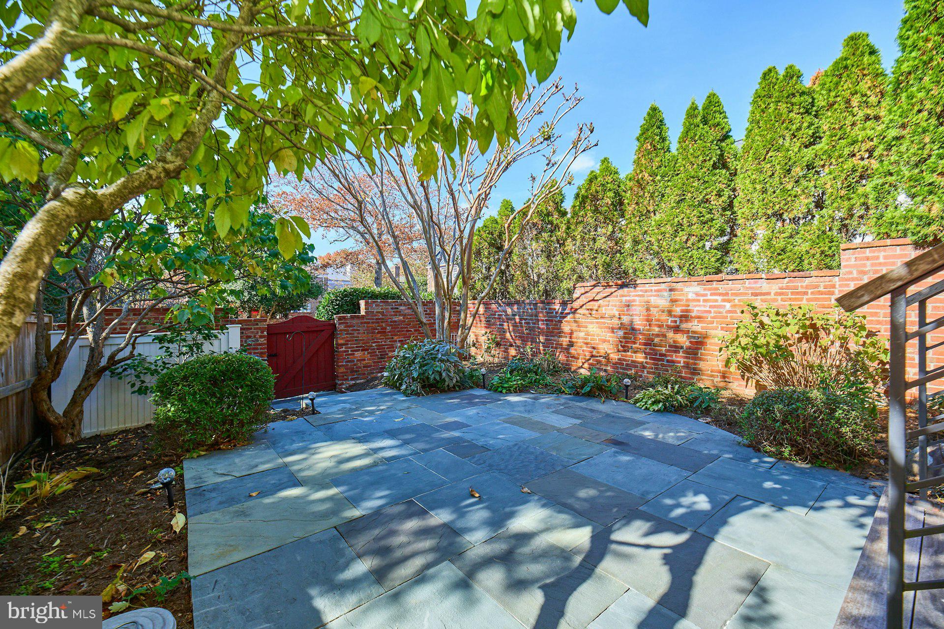 KINGS MANOR - Residential