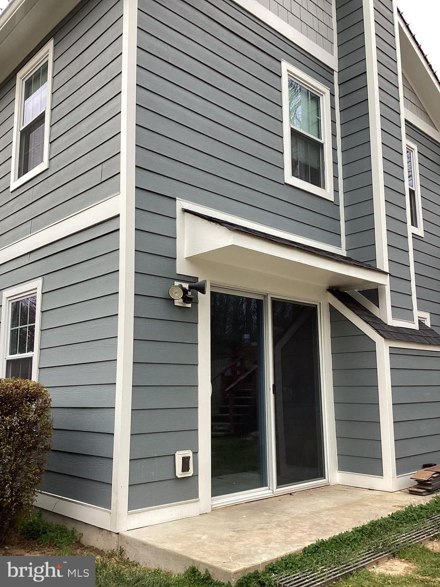 Beautiful 1 bedroom / 1 bath apartment. New floor, kitchen and paint.