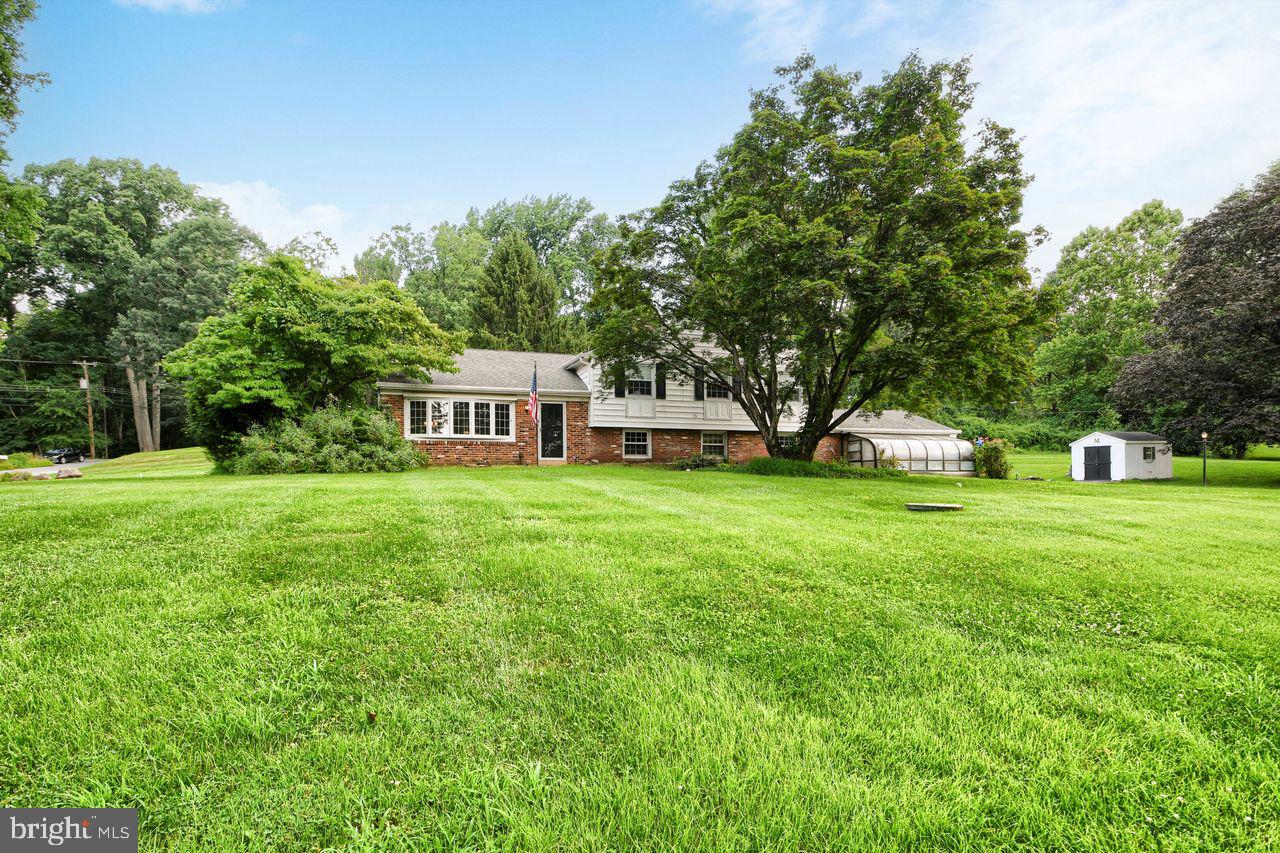 401 LESLIE LANE