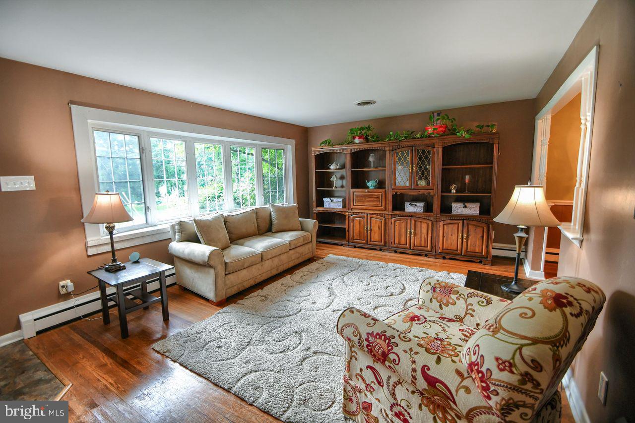 401 LESLIE LANE