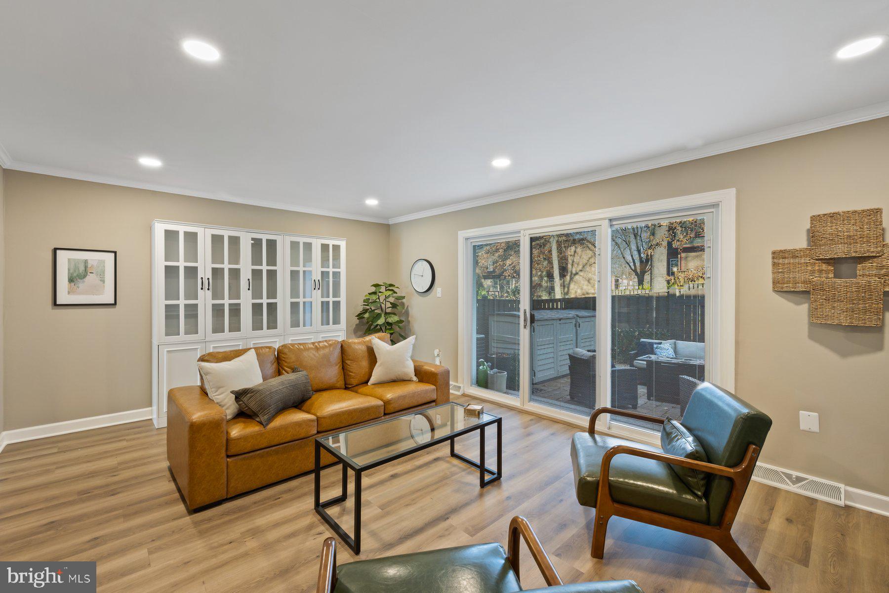 LAKE LOUISE - Residential Lease