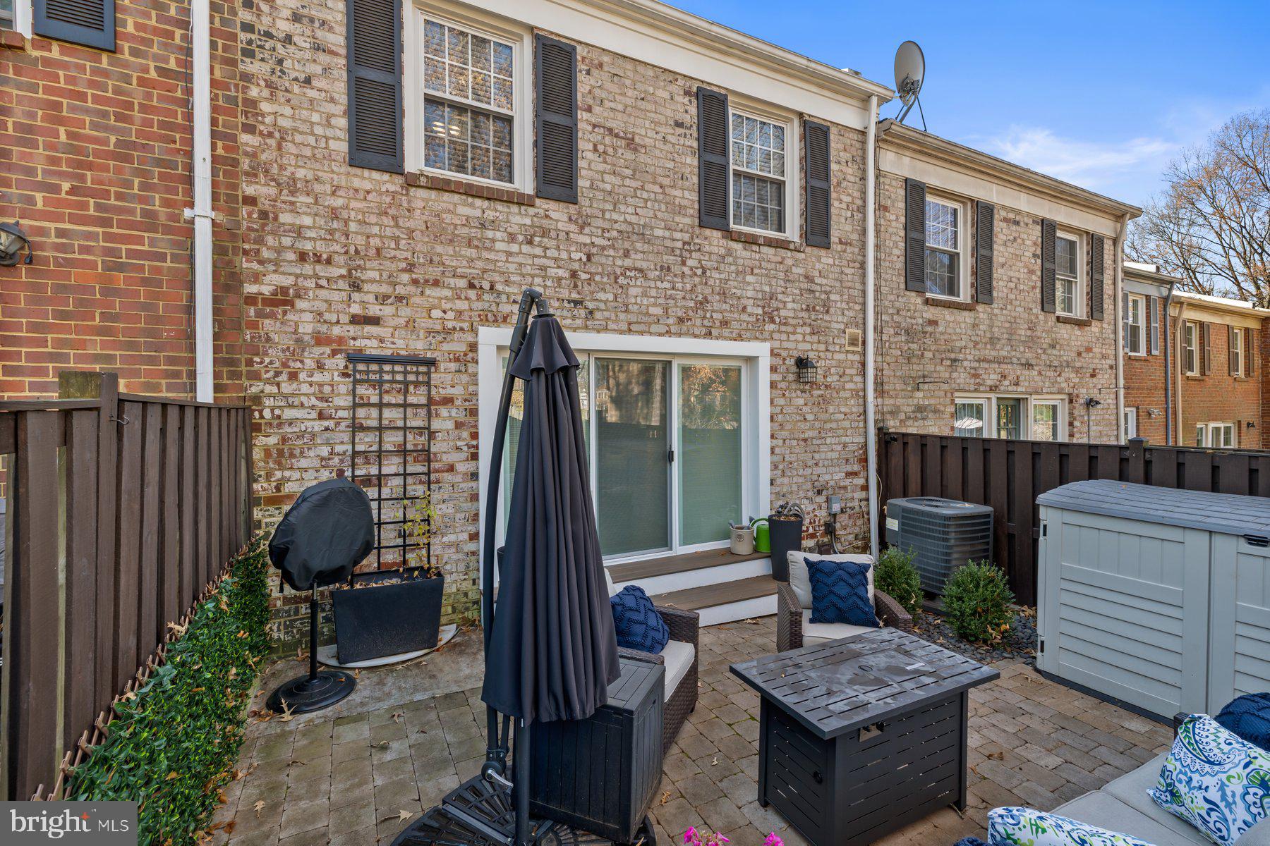 LAKE LOUISE - Residential Lease