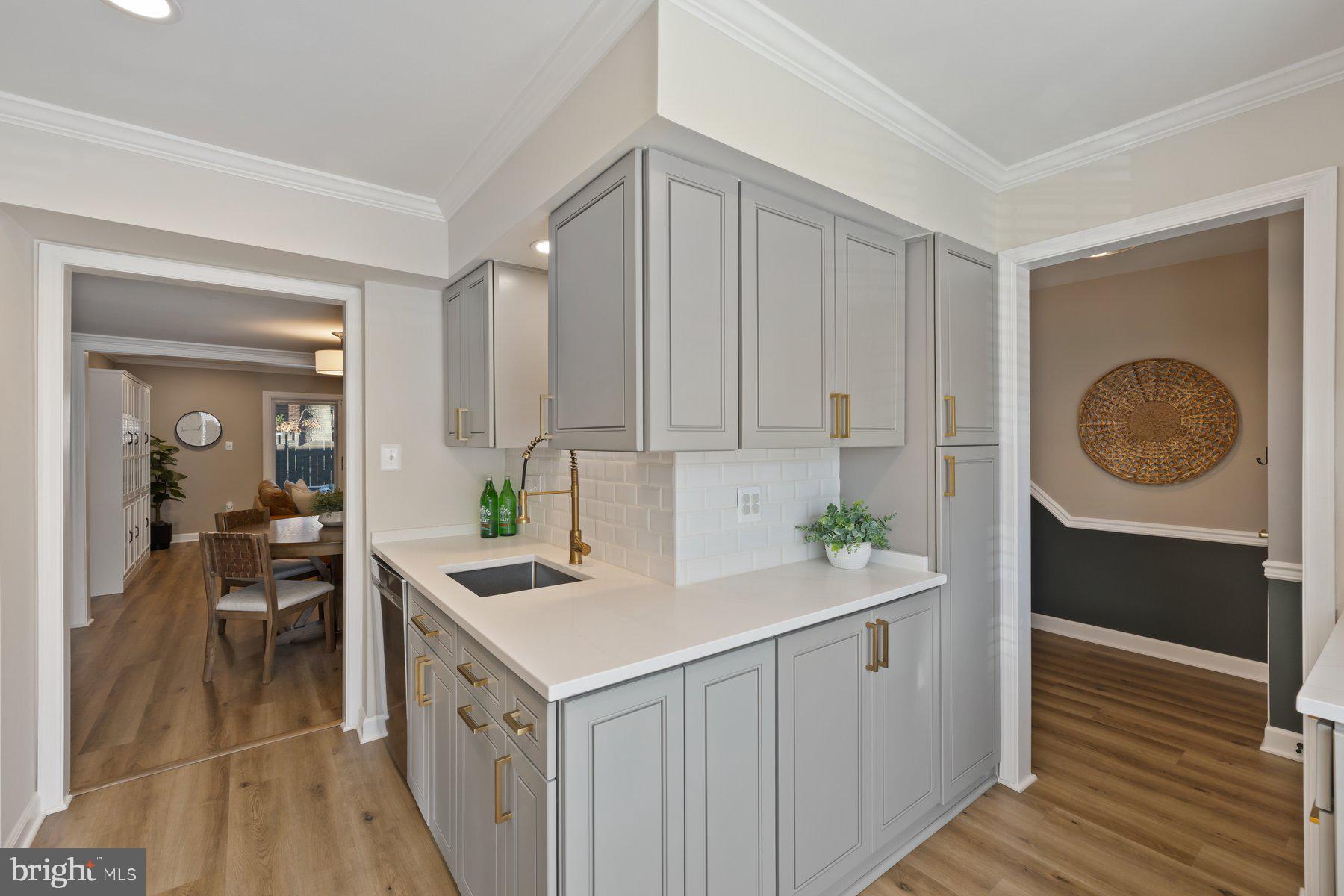 LAKE LOUISE - Residential Lease