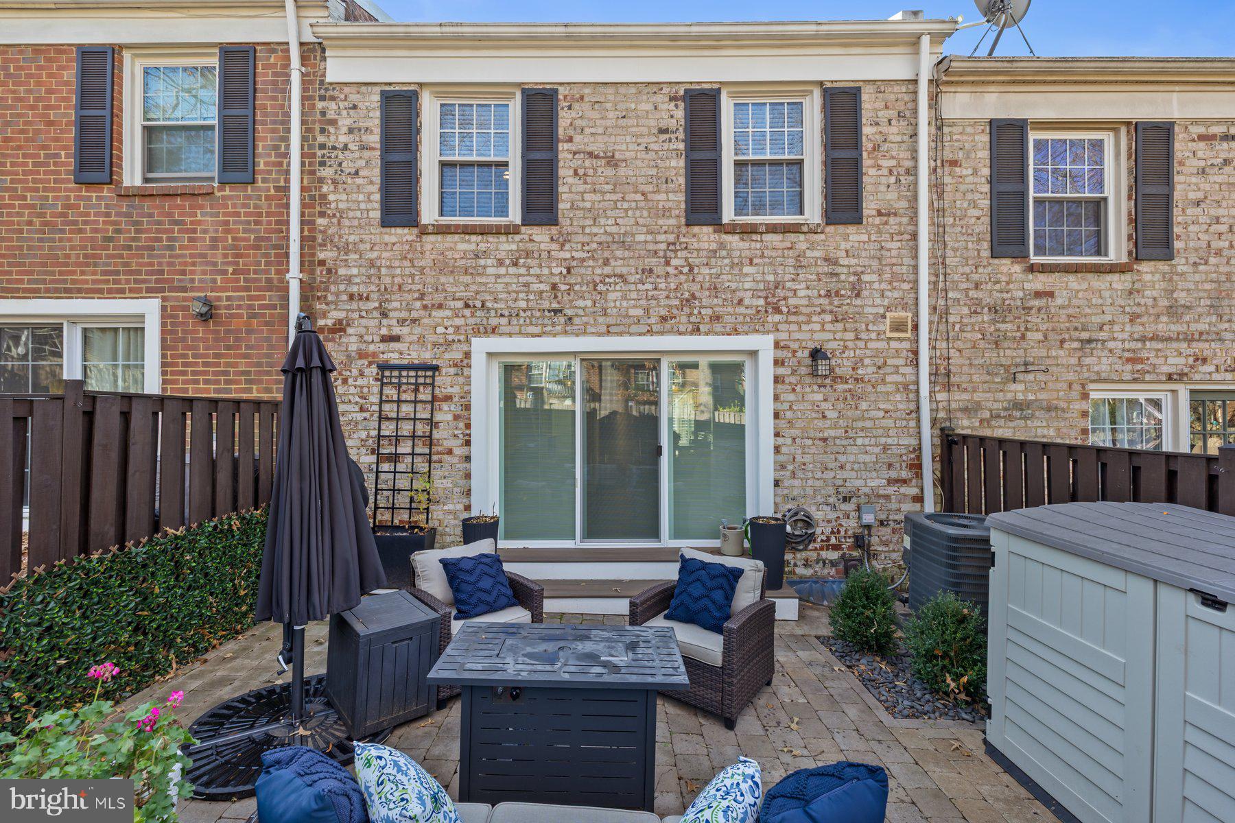 LAKE LOUISE - Residential Lease