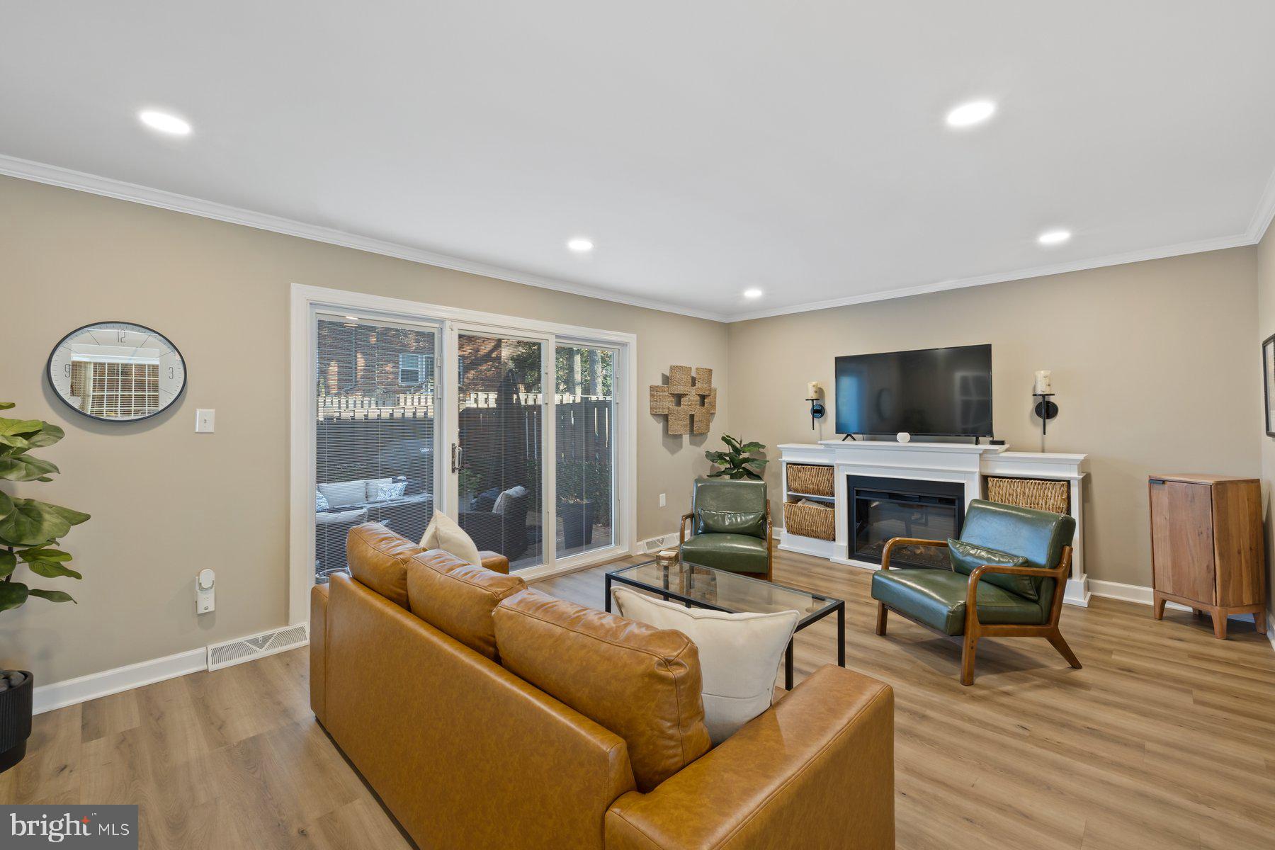 LAKE LOUISE - Residential Lease