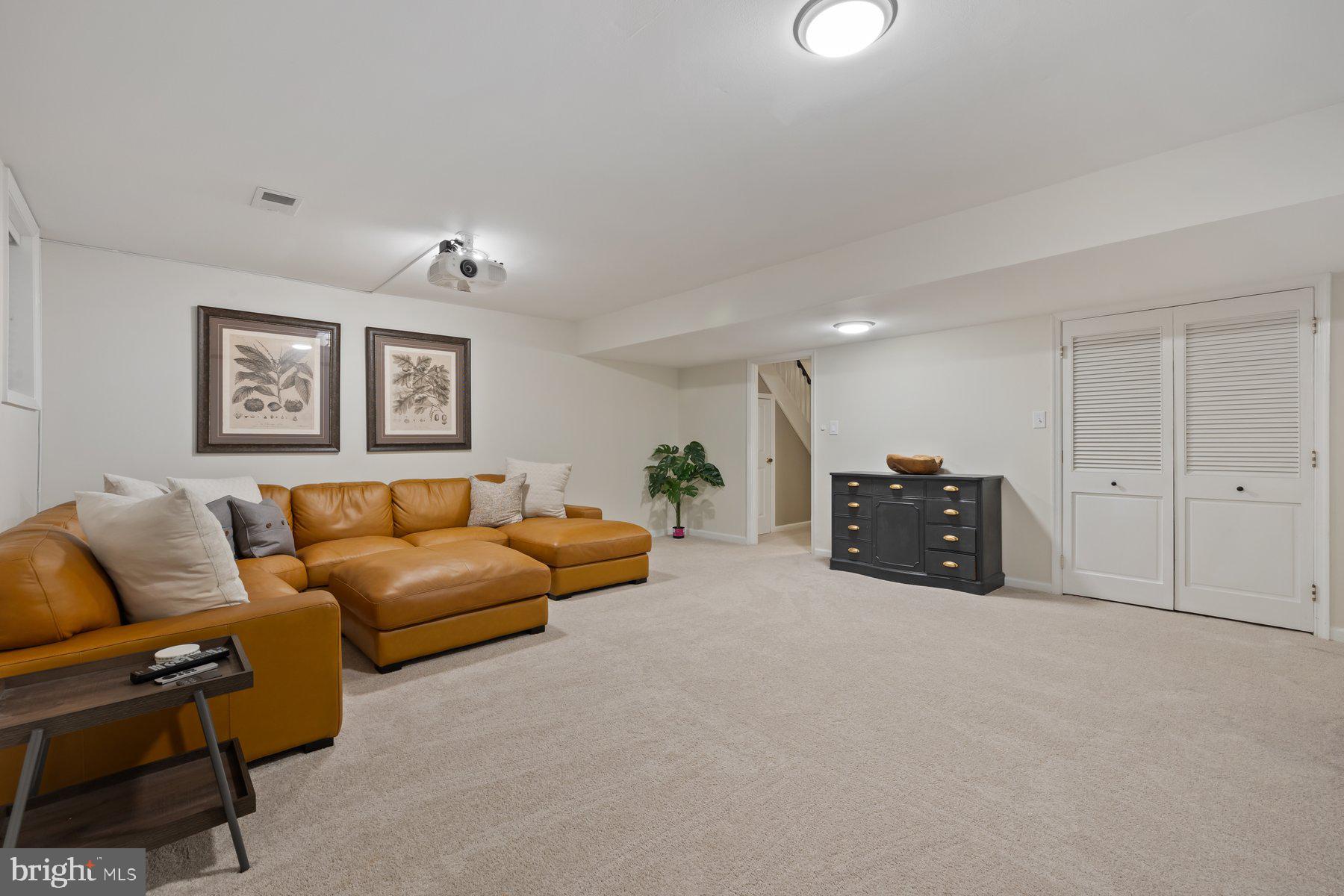 LAKE LOUISE - Residential Lease