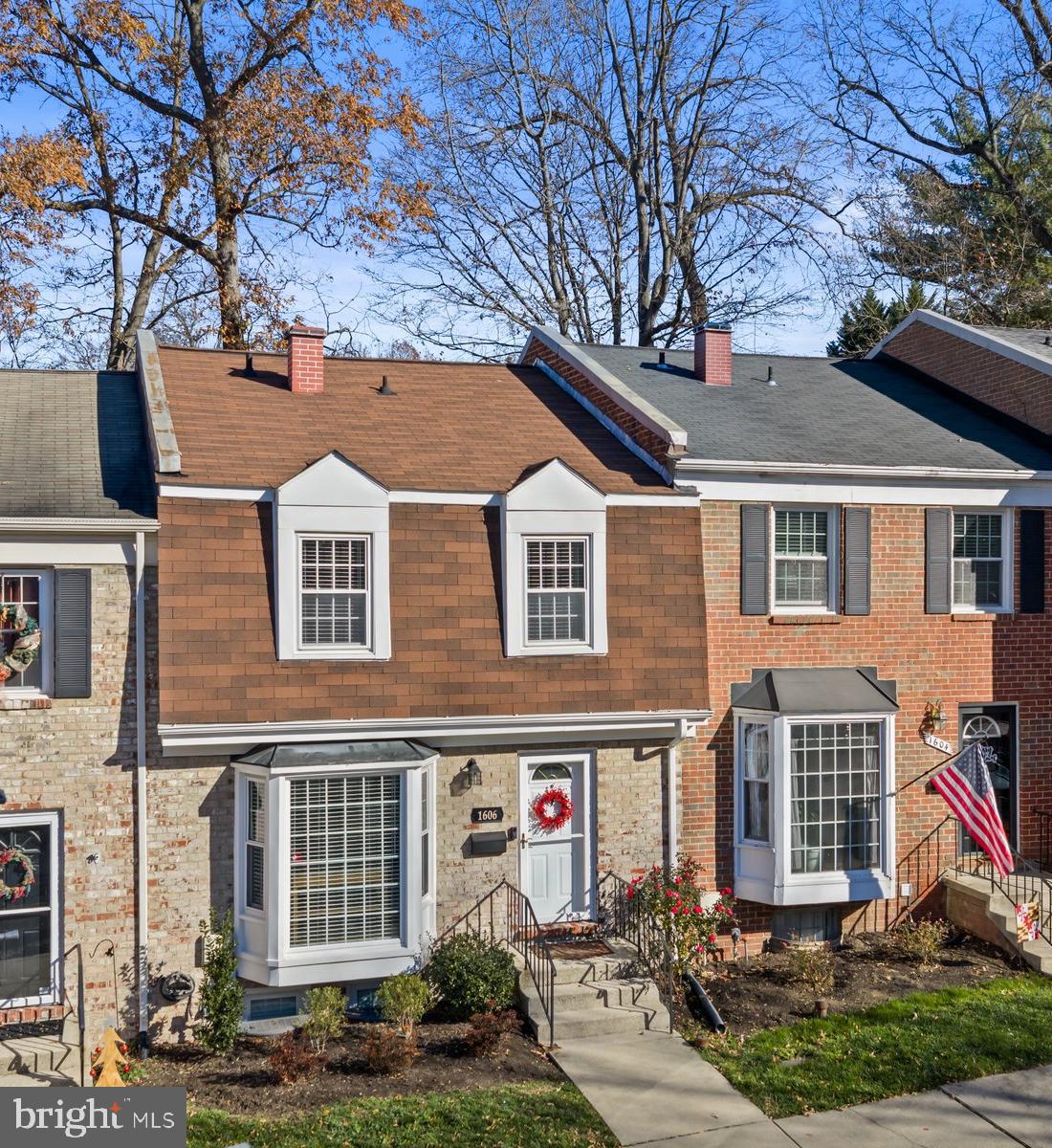 LAKE LOUISE - Residential Lease