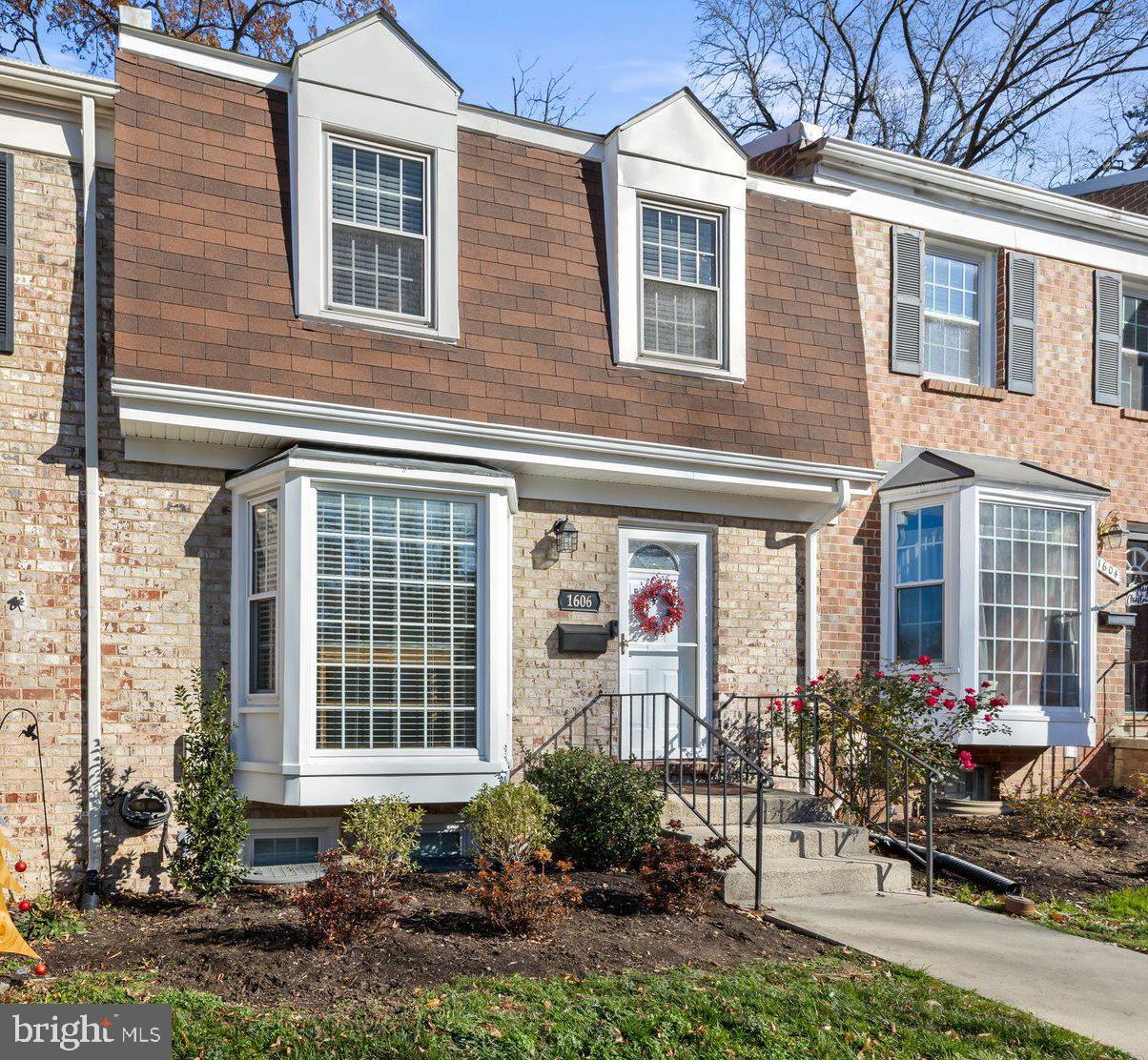 LAKE LOUISE - Residential Lease