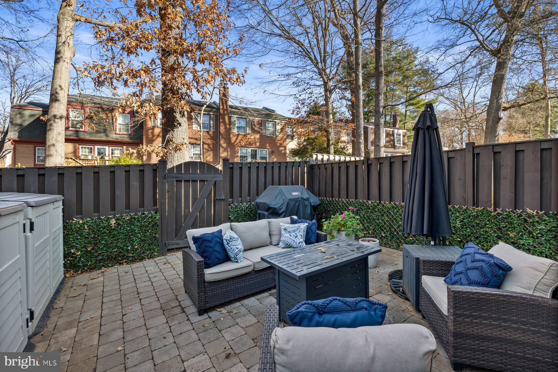 LAKE LOUISE - Residential Lease